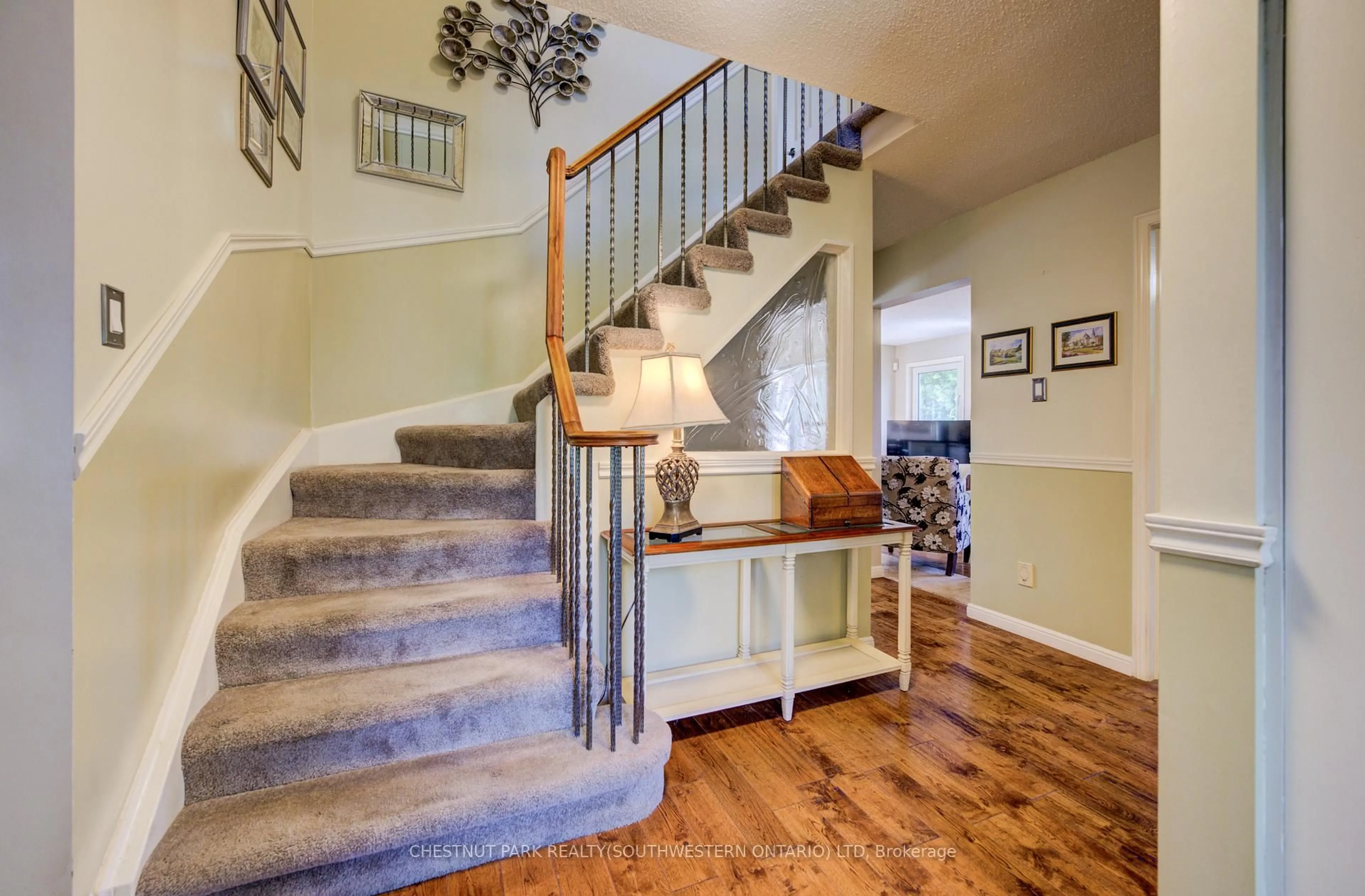 Stairs for 135 Royal Orchard Dr, Waterloo Ontario N2N 1S2
