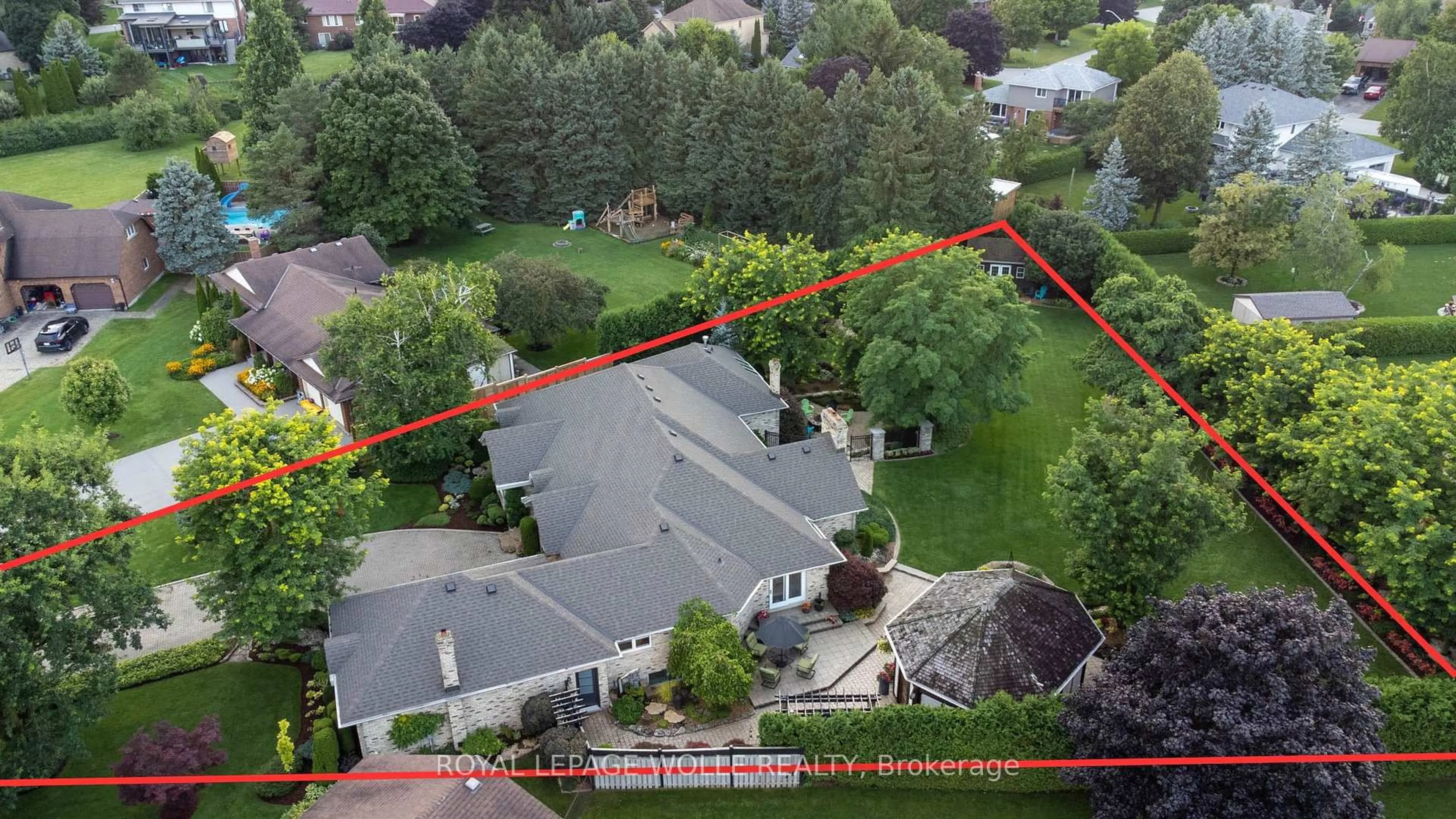A pic from outside/outdoor area/front of a property/back of a property/a pic from drone, street for 14 James Crt, Woolwich Ontario N0B 2M1