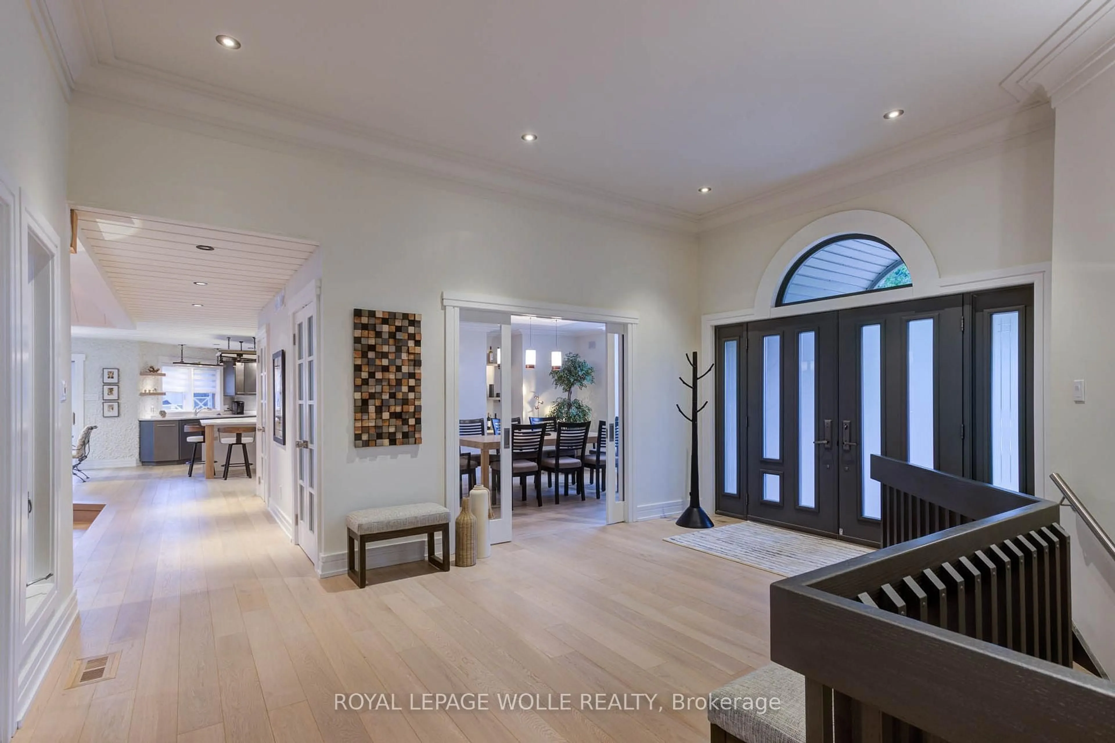 Indoor entryway for 14 James Crt, Woolwich Ontario N0B 2M1
