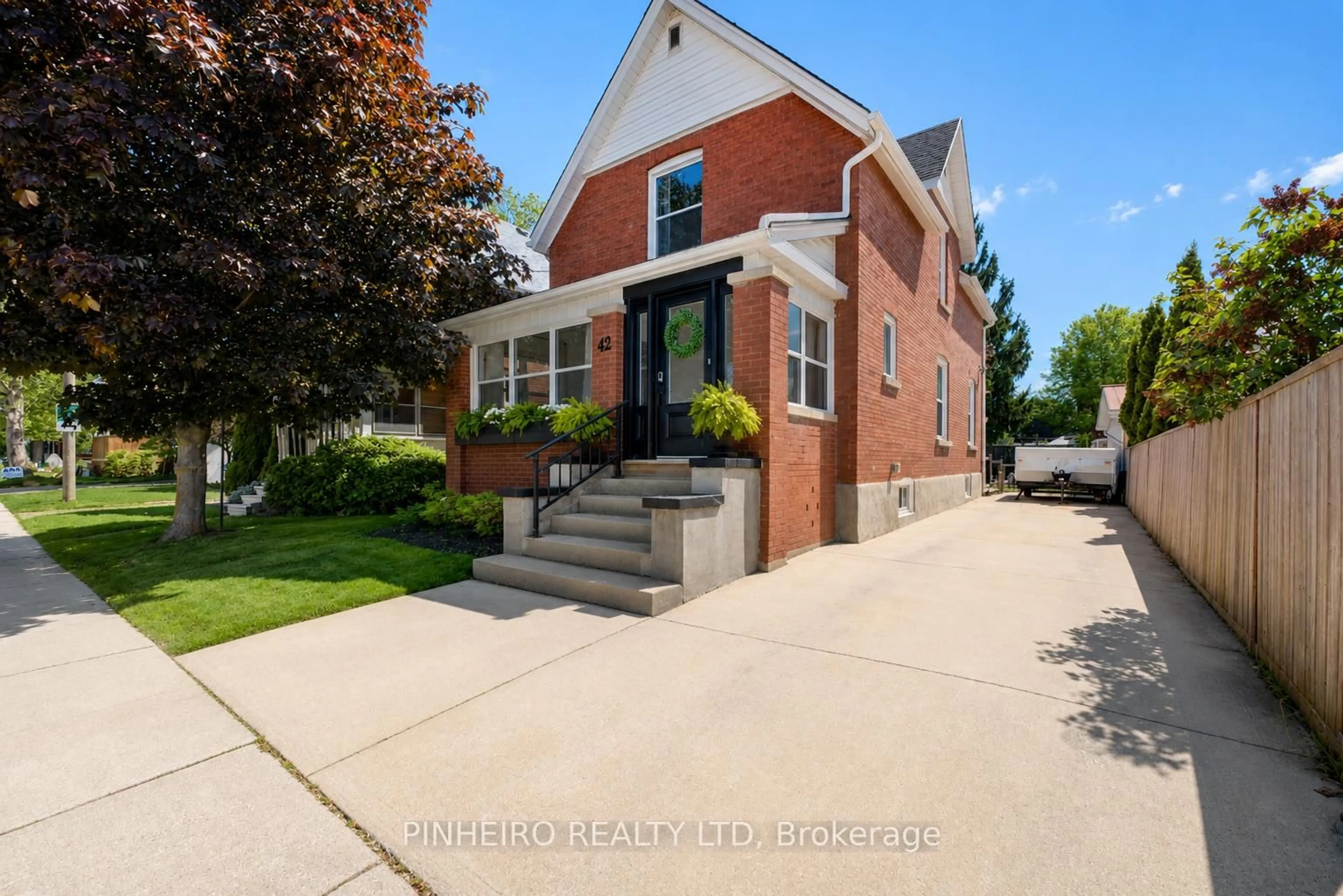 Home with brick exterior material, street for 42 Fifth Ave, St. Thomas Ontario N5R 4C5