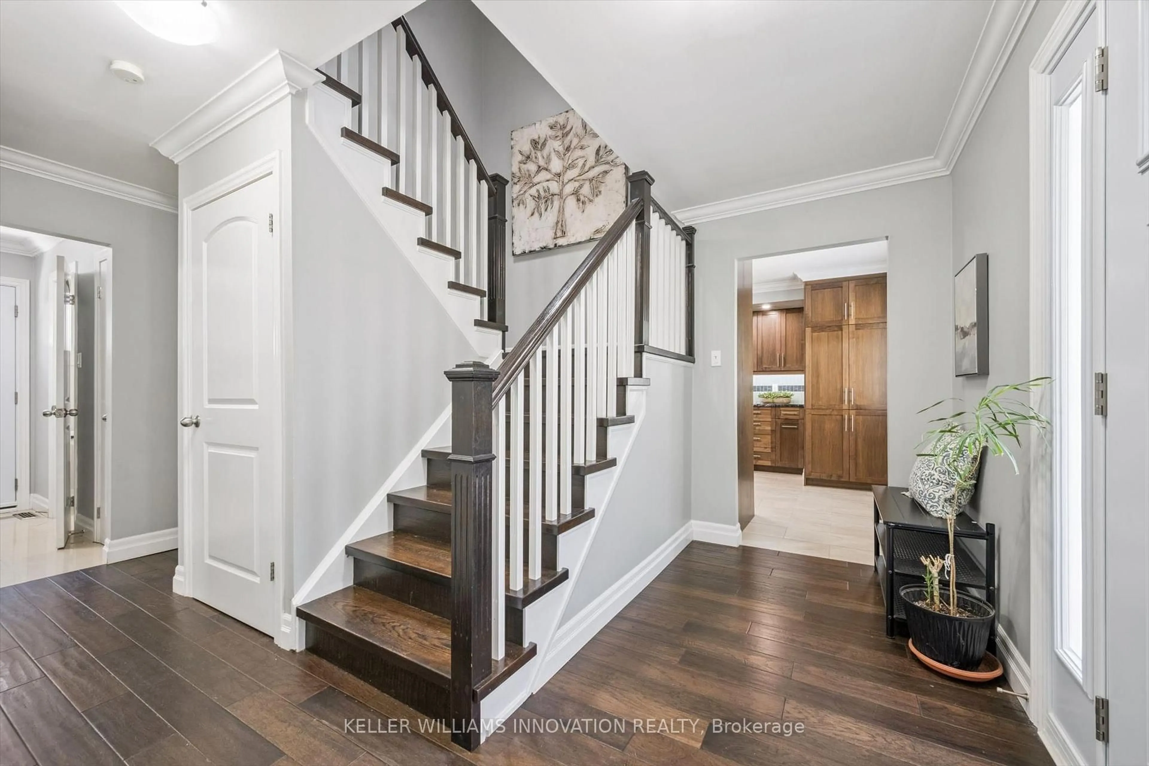 Indoor entryway for 31 Glen Lake Cres, Kitchener Ontario N2N 1C4