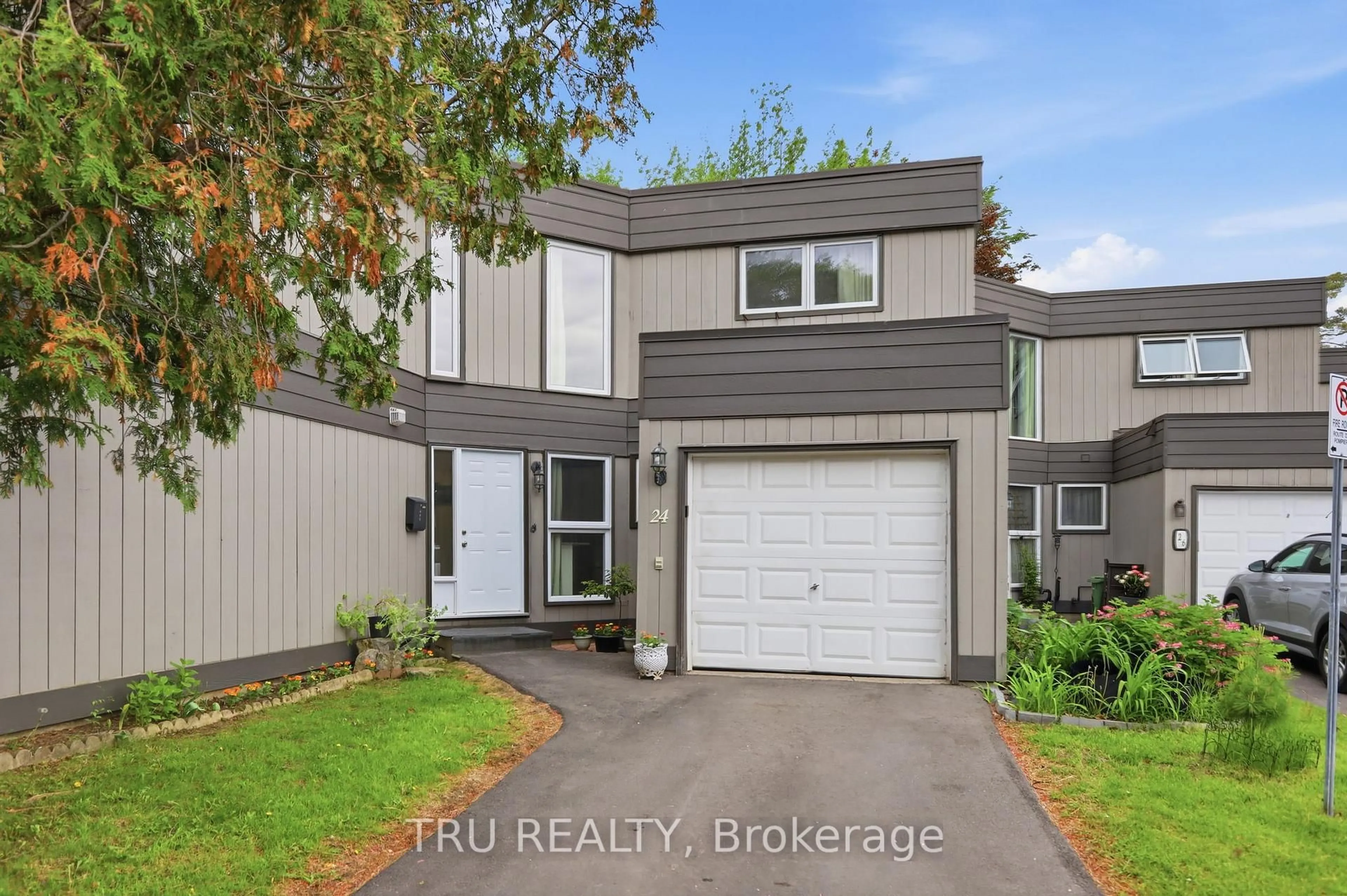 Home with vinyl exterior material, street for 24 Compata Way #37, Gloucester Ontario K1B 4W9