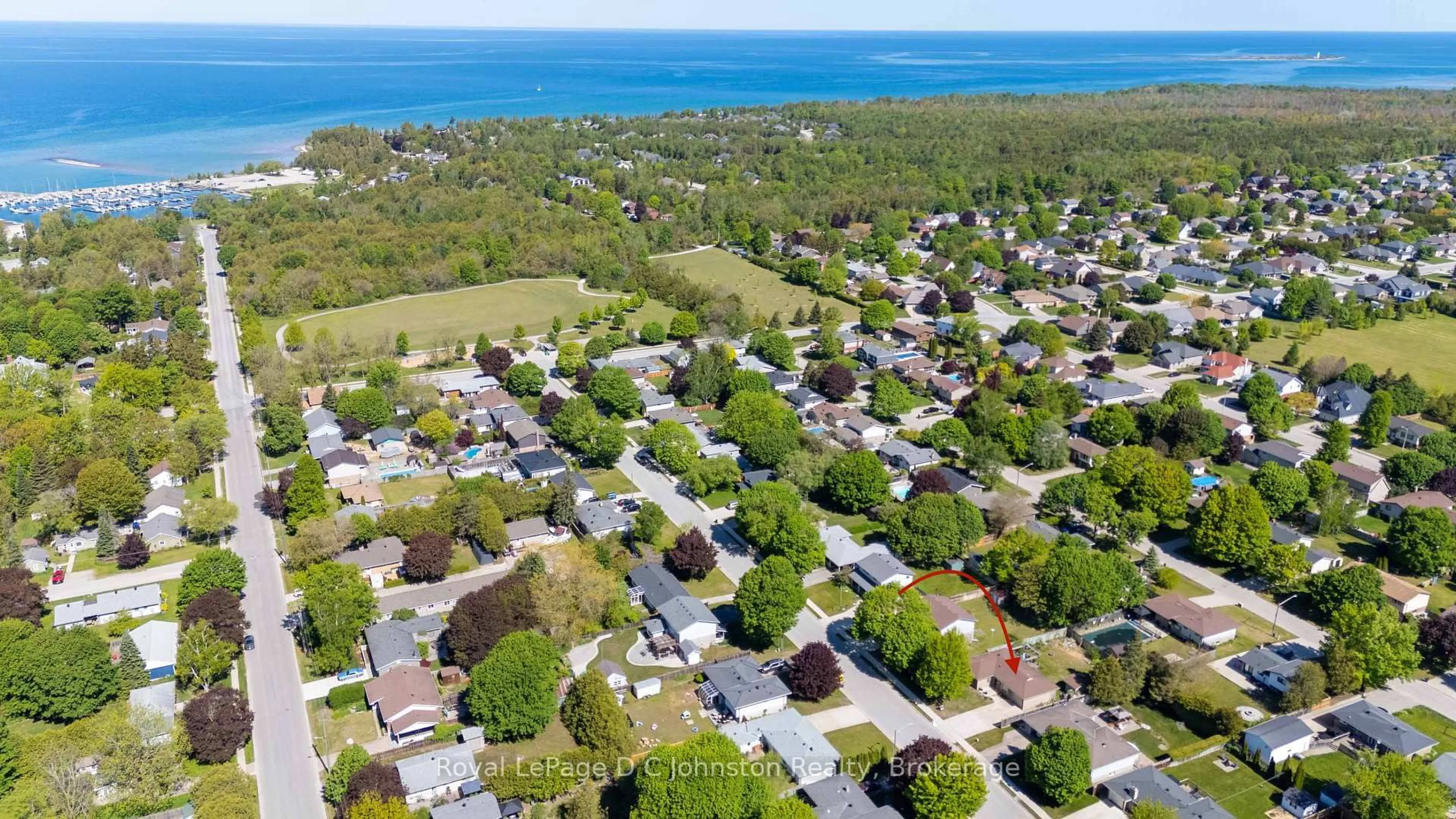 A pic from outside/outdoor area/front of a property/back of a property/a pic from drone, unknown for 367 Crawford St, Saugeen Shores Ontario N0H 2C2