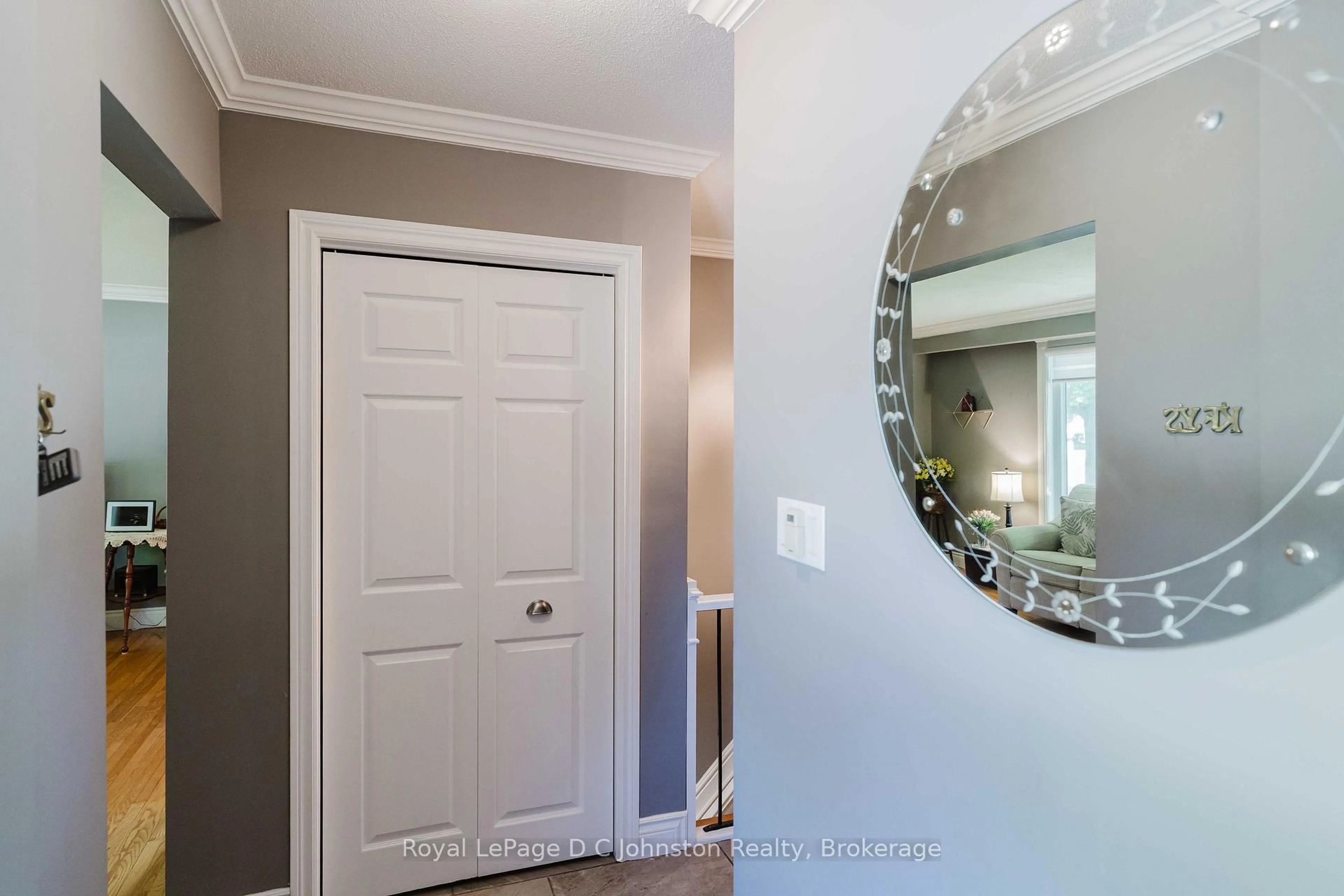 Indoor entryway for 367 Crawford St, Saugeen Shores Ontario N0H 2C2