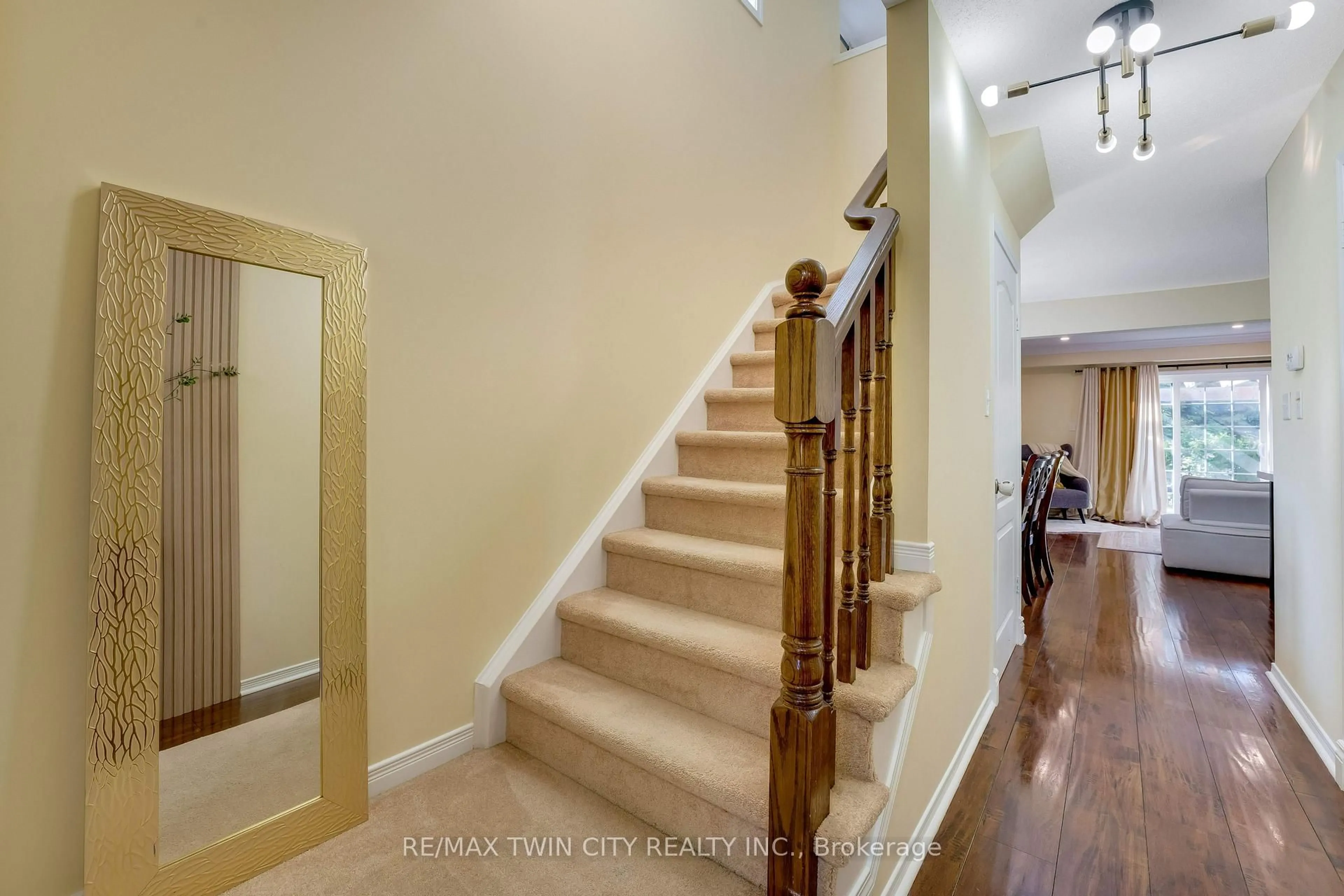 Stairs for 538 Beaumont Cres, Kitchener Ontario N2A 0A9