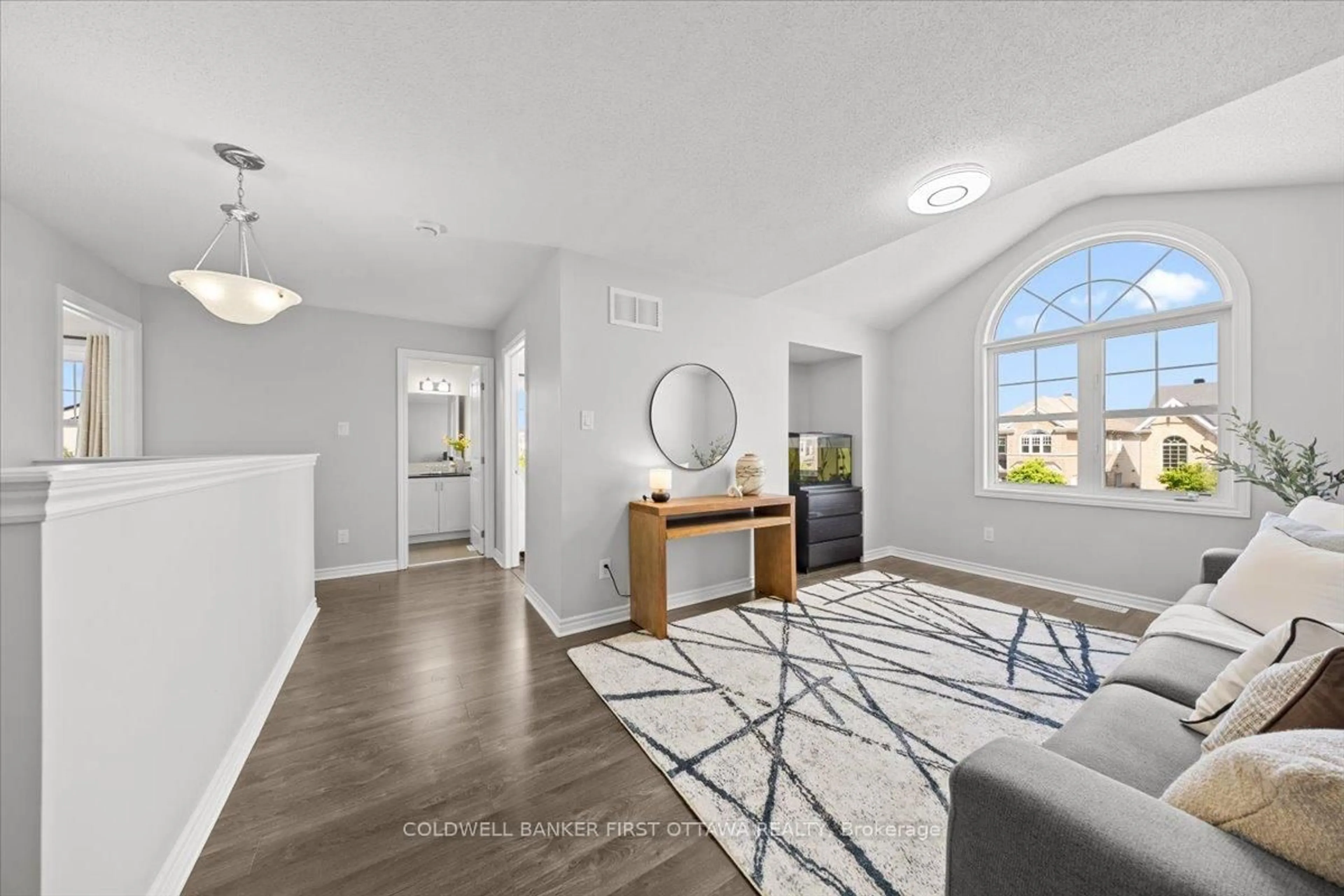 Indoor entryway for 619 DUNDONALD Dr, Ottawa Ontario K2J 5Y8