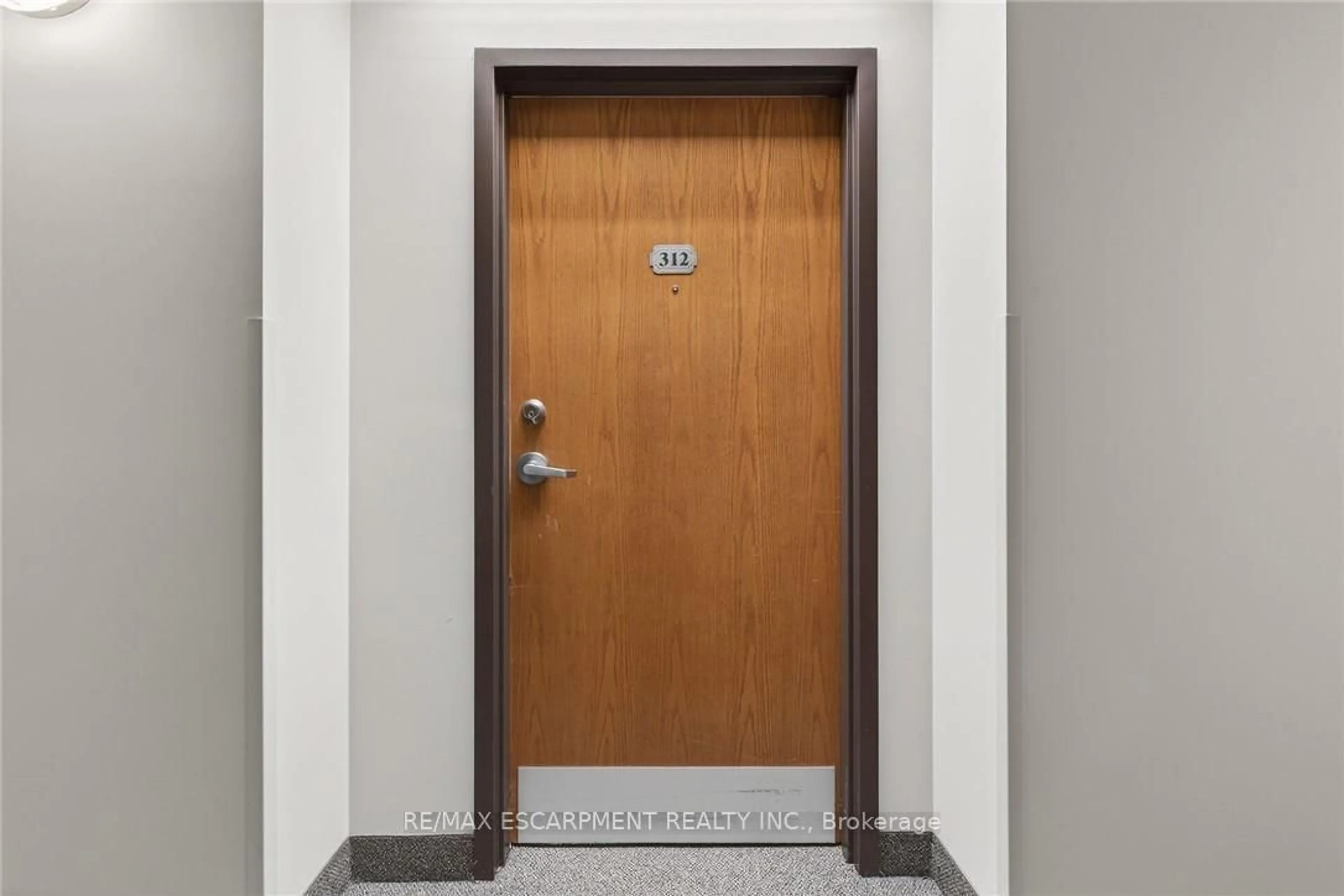 Indoor entryway for 59 Critzia Dr #312, Hamilton Ontario L0R 1W0
