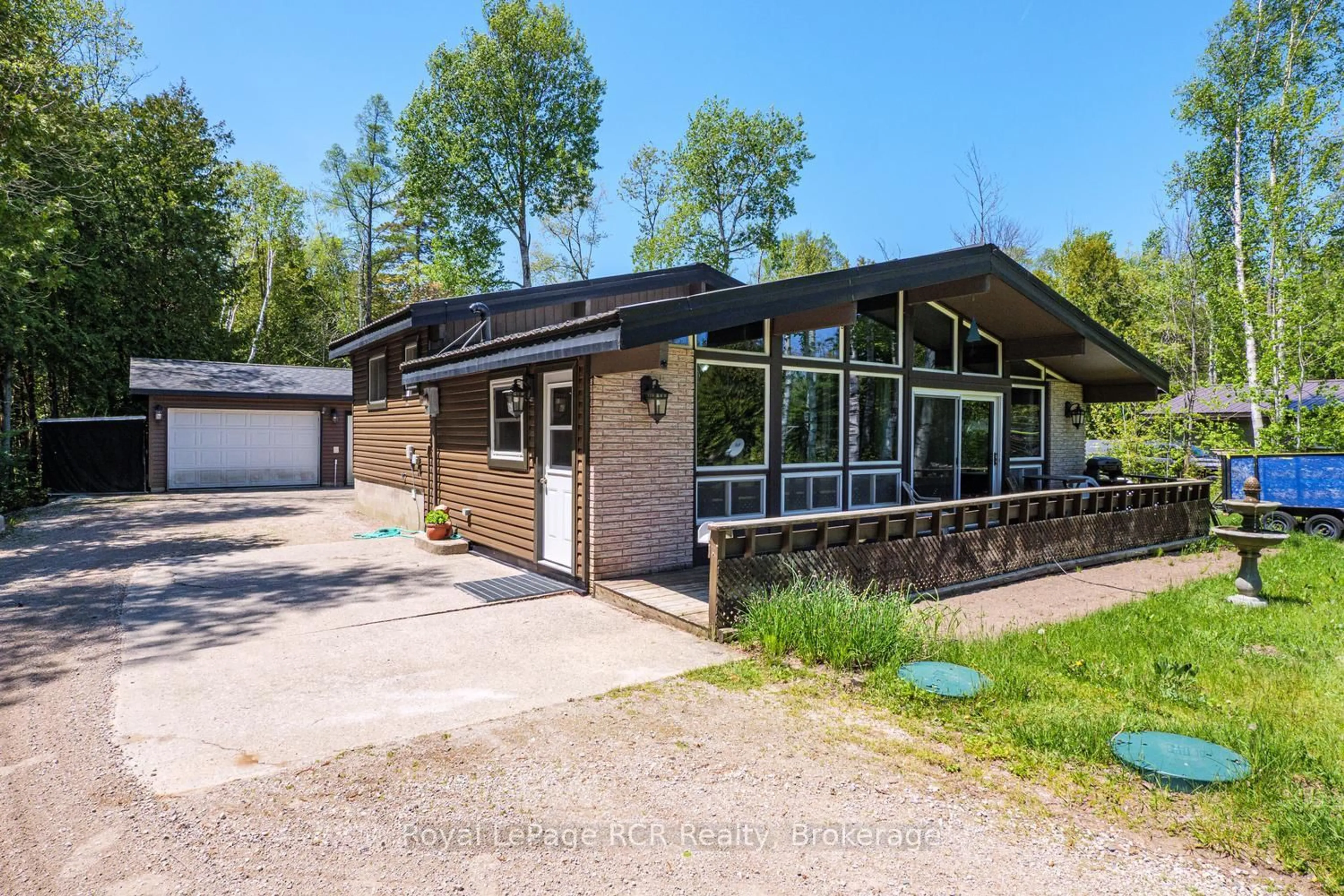 Home with brick exterior material, building for 296 Bryant St, South Bruce Peninsula Ontario N0H 2T0