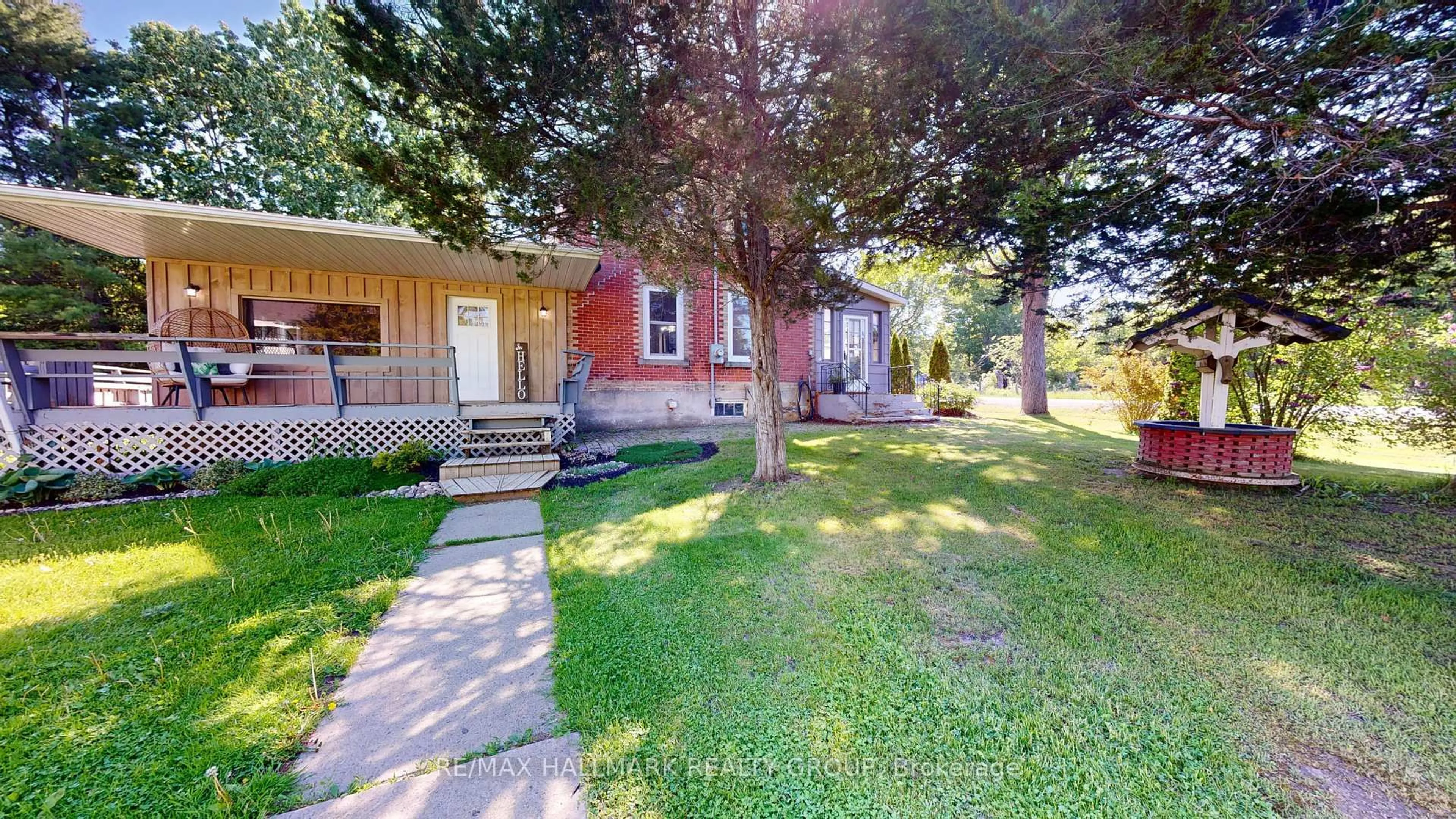 A pic from outside/outdoor area/front of a property/back of a property/a pic from drone, street for 1423 County Rd 2 Rd, Leeds and the Thousand Islands Ontario K0E 1R0