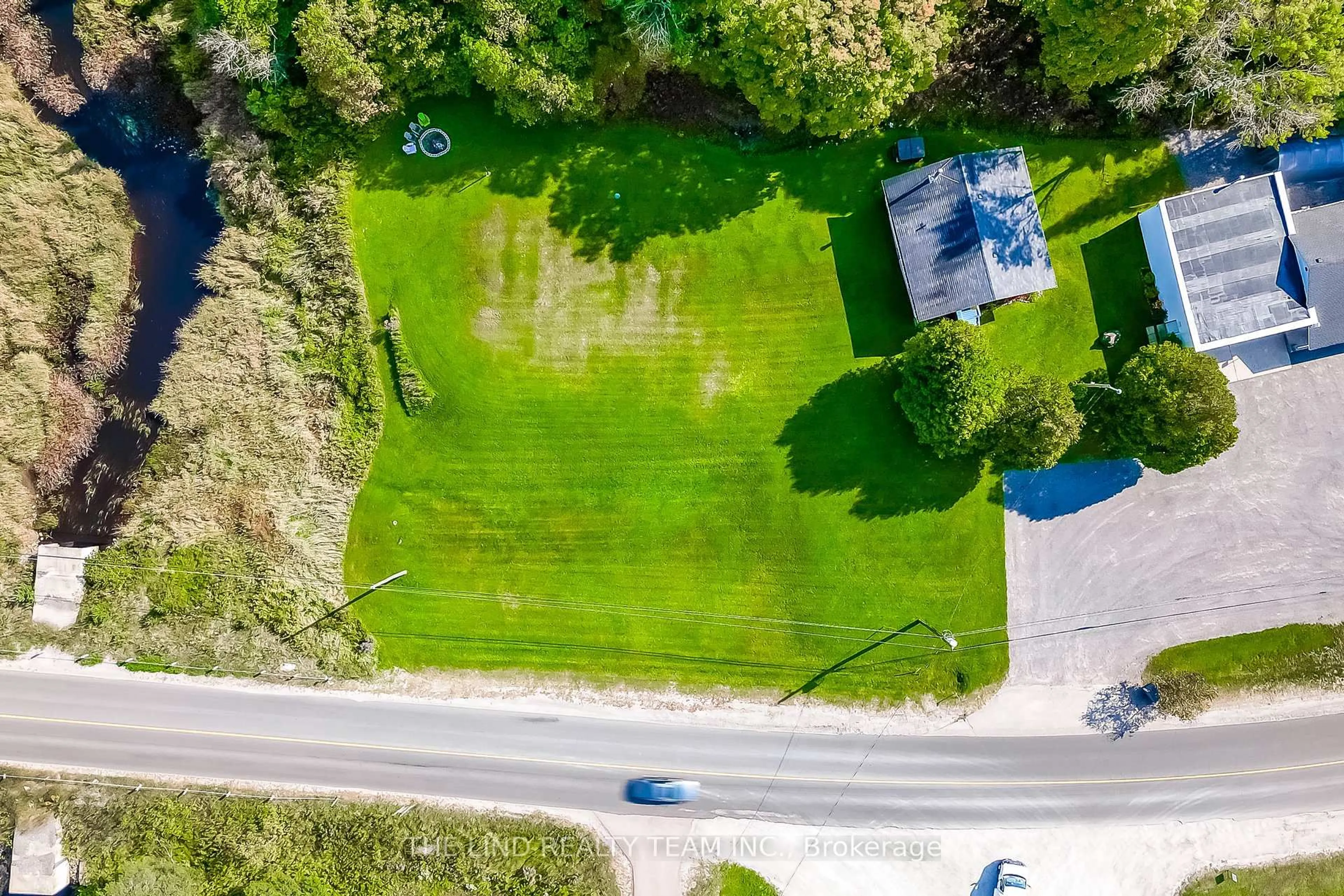 A pic from outside/outdoor area/front of a property/back of a property/a pic from drone, street for 949 Raymond Rd, Muskoka Lakes Ontario P0B 1M0