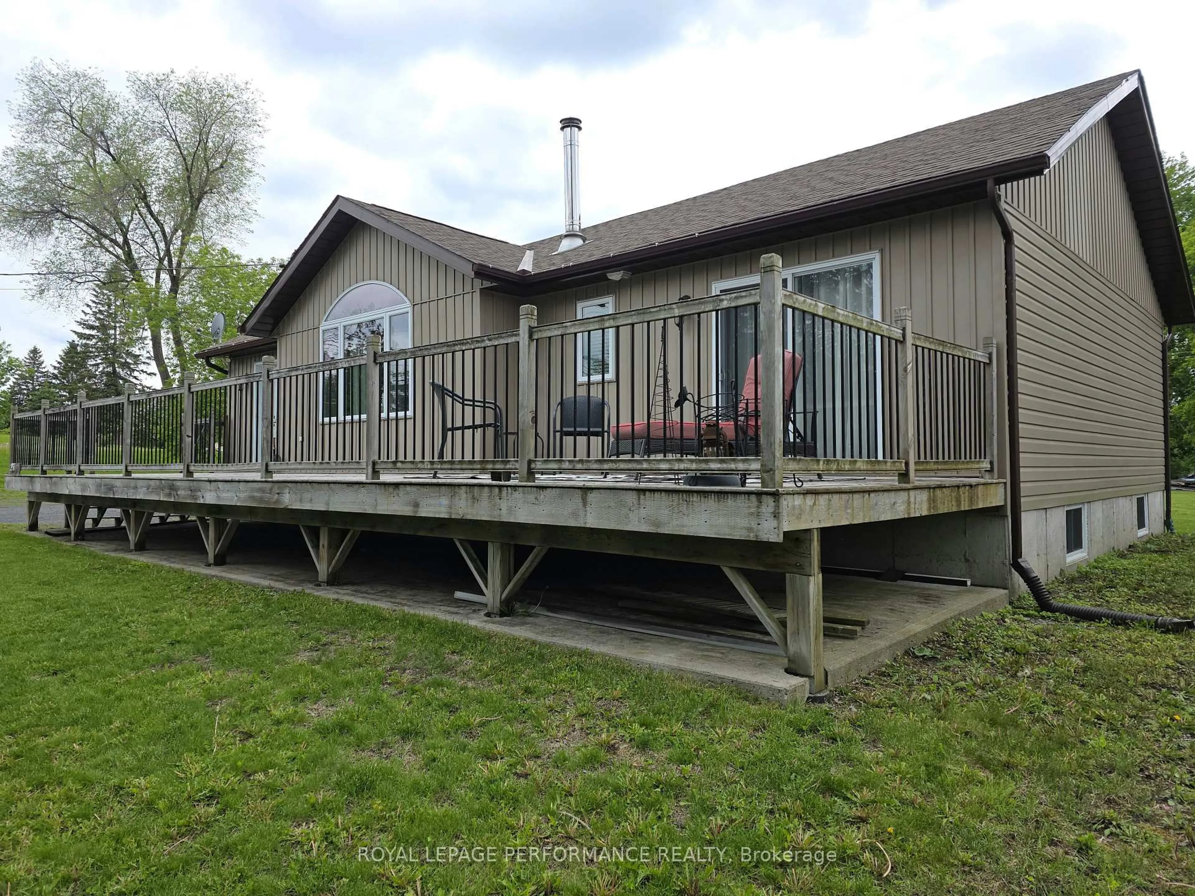 A pic from outside/outdoor area/front of a property/back of a property/a pic from drone, building for 2931 McNairn Dr, Cornwall Ontario K0C 1P0