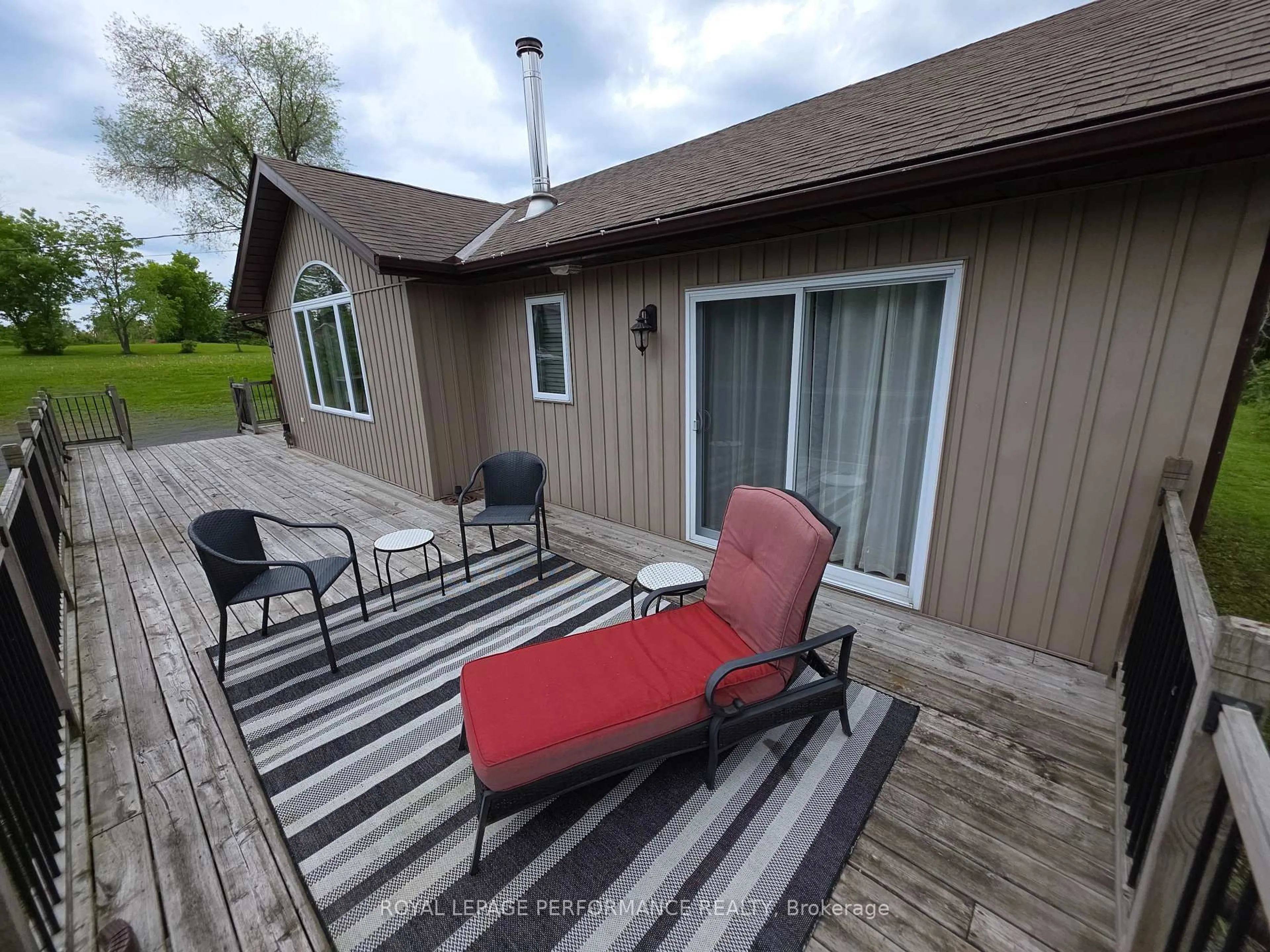 Patio, water/lake/river/ocean view for 2931 McNairn Dr, Cornwall Ontario K0C 1P0