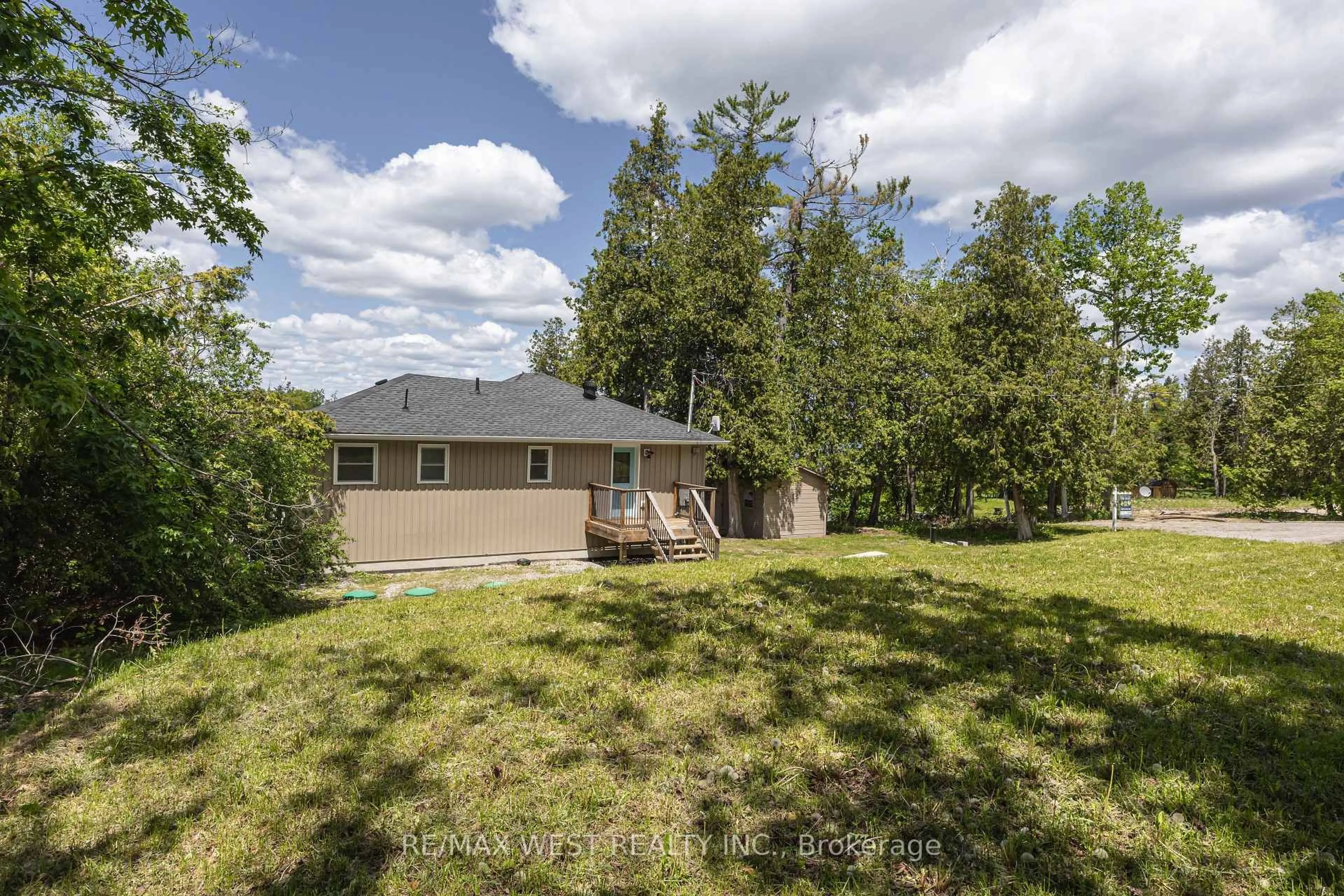 A pic from outside/outdoor area/front of a property/back of a property/a pic from drone, unknown for 15 Manchester Tr, Kawartha Lakes Ontario K0M 1A0