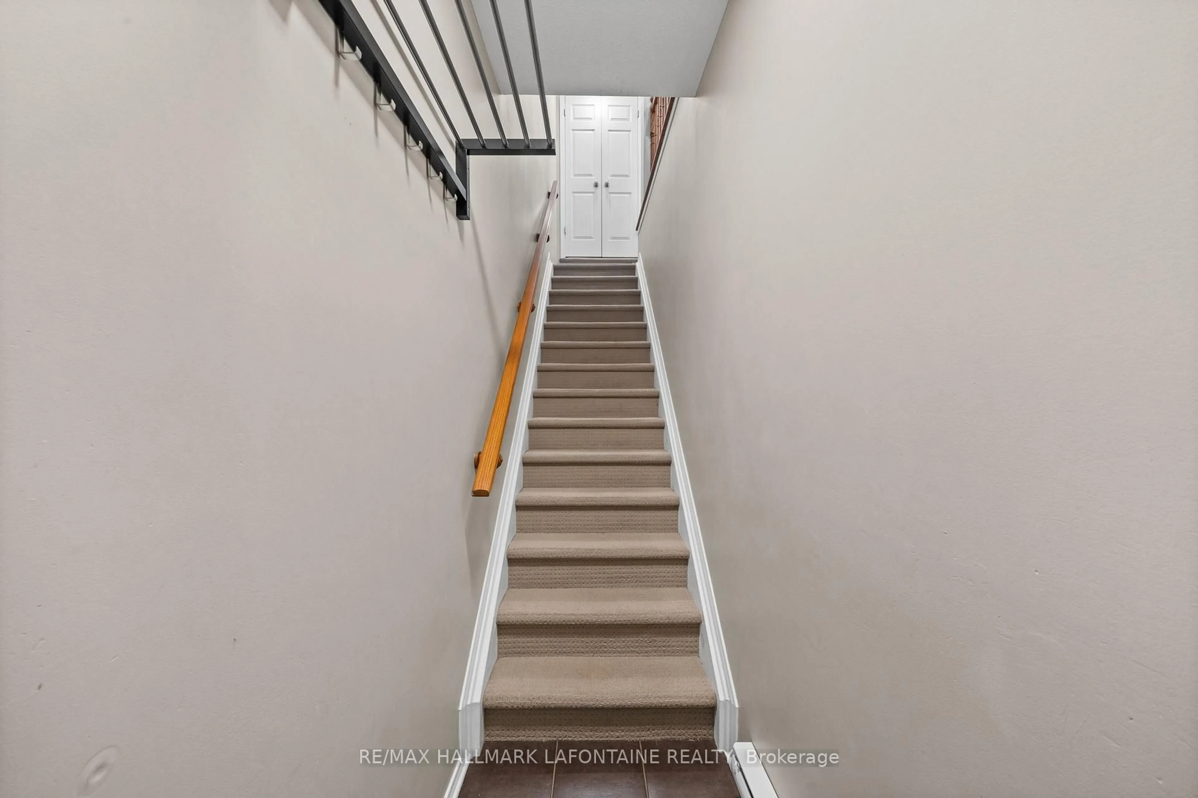Stairs for 49 Jardin Private #343, Ottawa Ontario K1K 2V8