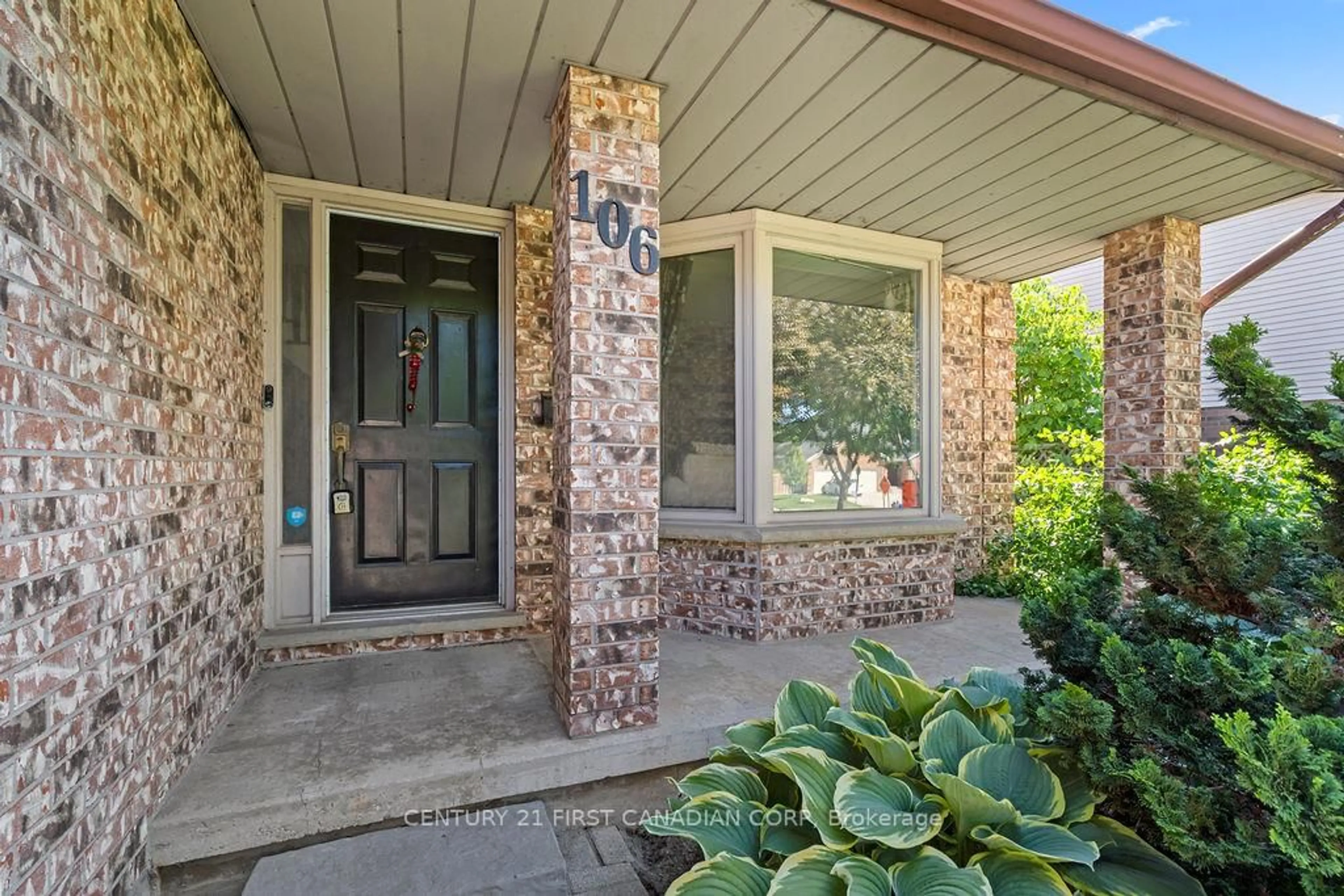 Indoor entryway for 106 PINE VALLEY Dr, London South Ontario N6J 4L9