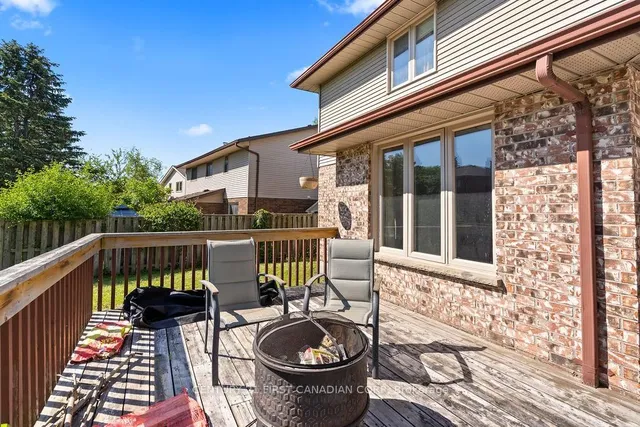 106 PINE VALLEY Dr, London South 5