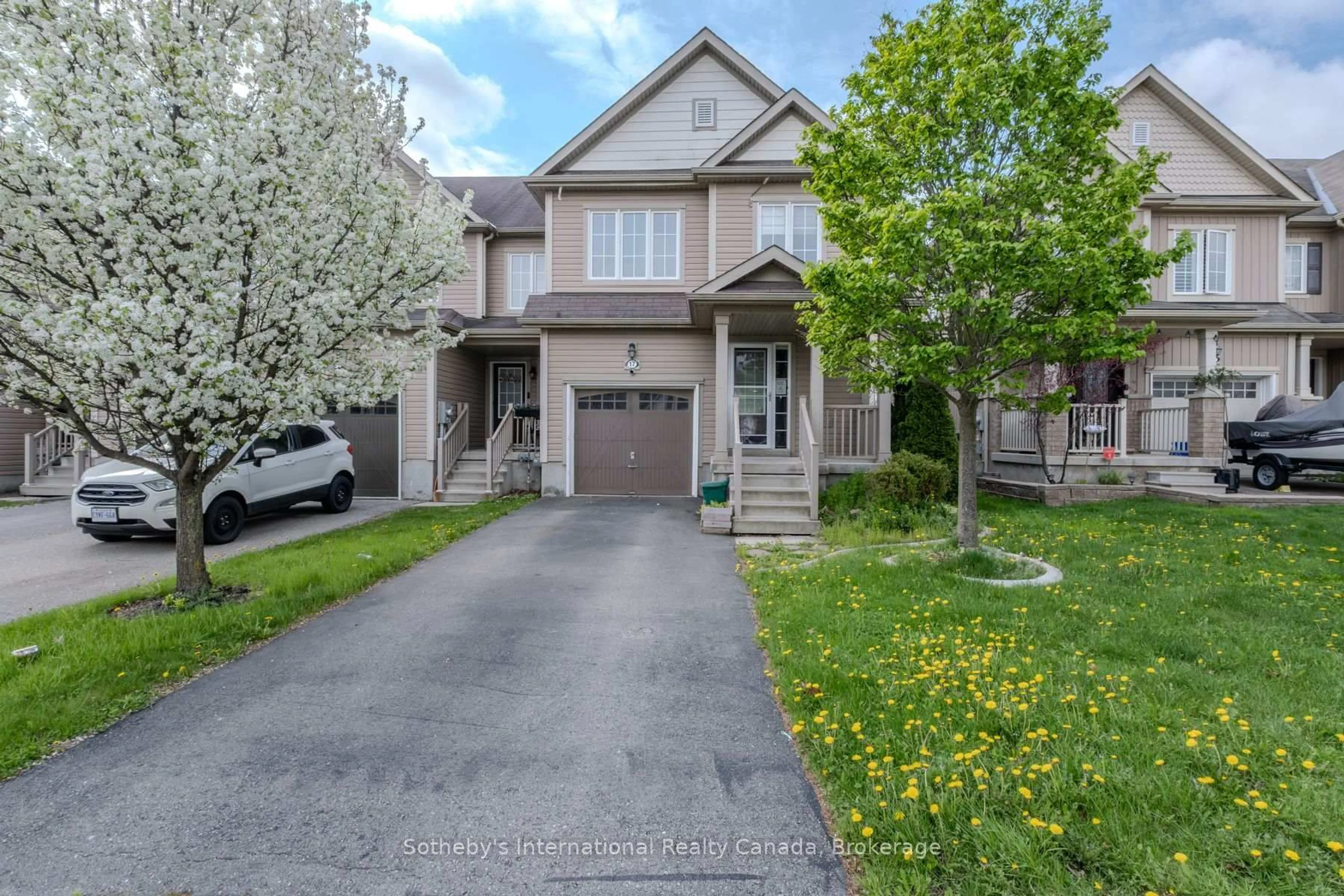A pic from outside/outdoor area/front of a property/back of a property/a pic from drone, street for 17 Dwyer Crt, Brantford Ontario N3T 0G8