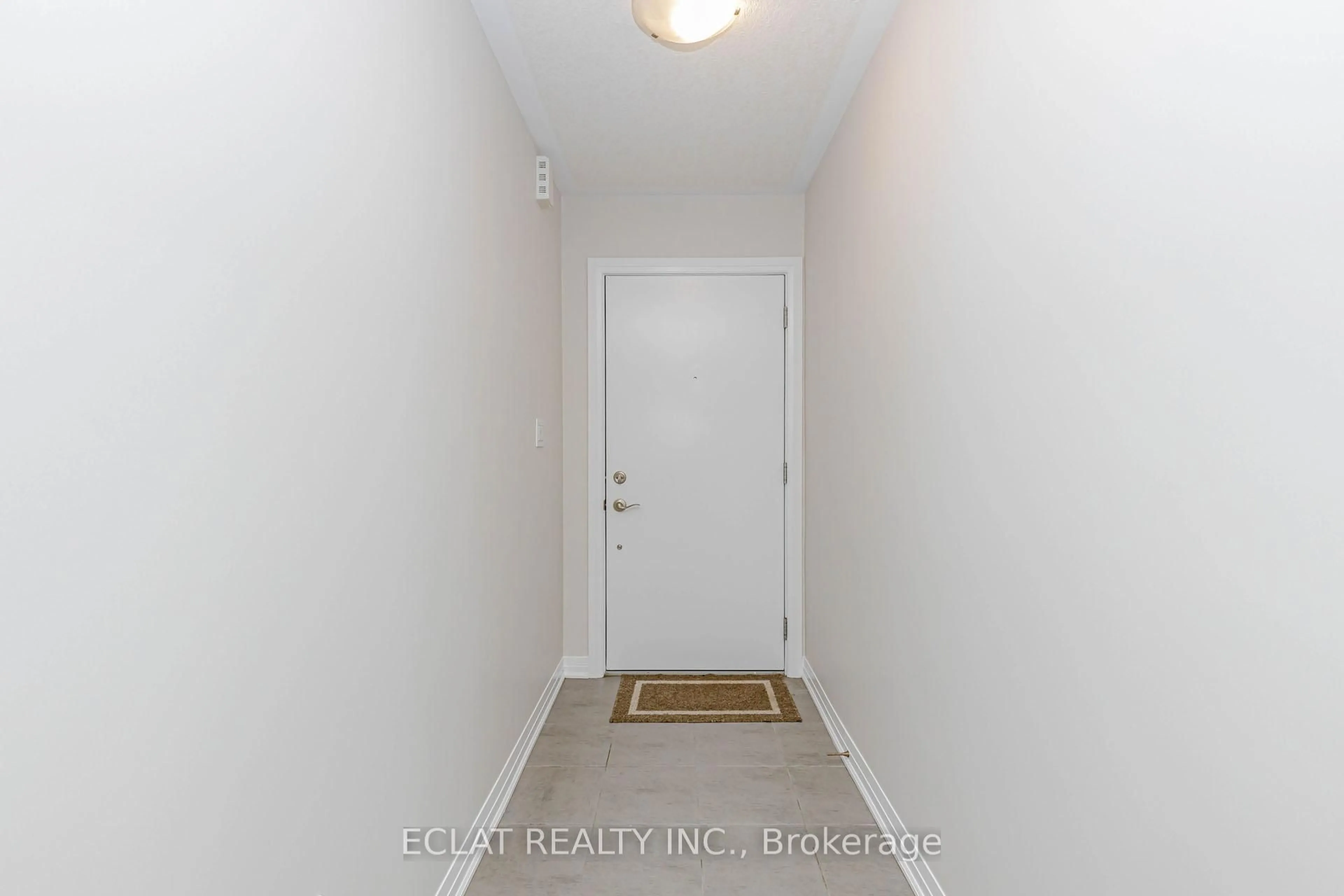 Indoor entryway for 36 Vitality Dr, Kitchener Ontario N2R 0R7