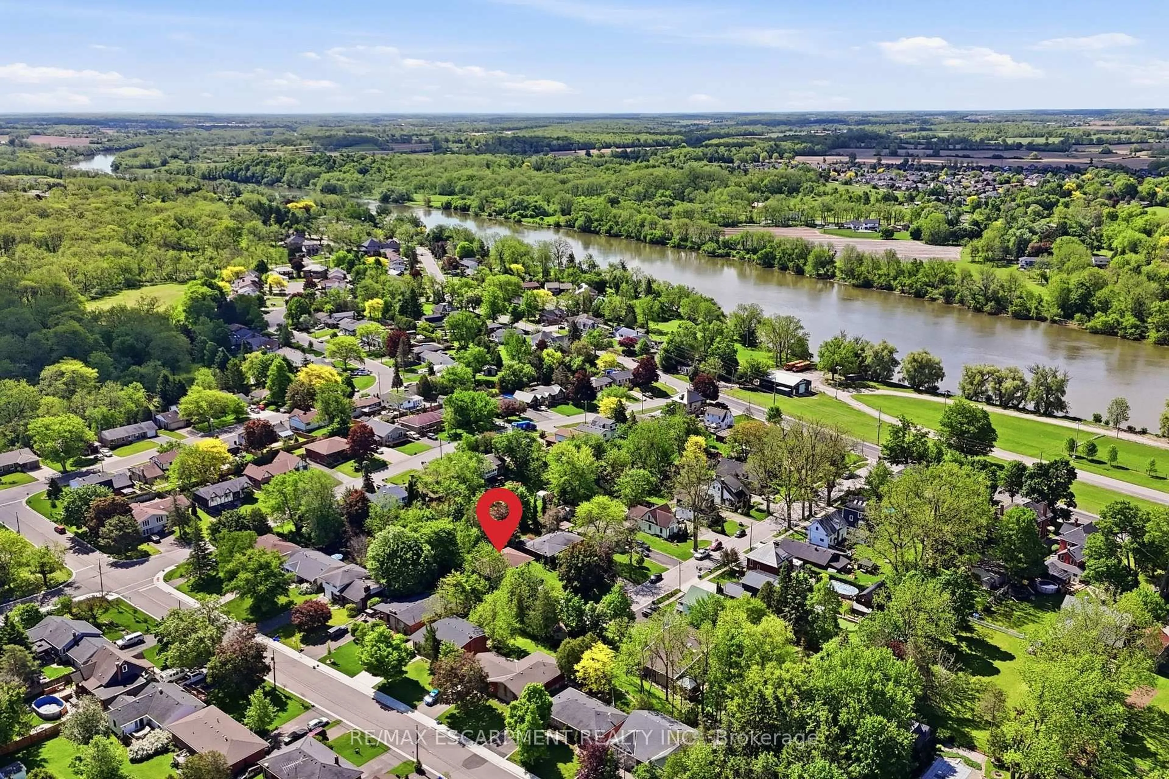 A pic from outside/outdoor area/front of a property/back of a property/a pic from drone, water/lake/river/ocean view for 52 Grand Ave, Haldimand Ontario N3W 2J5