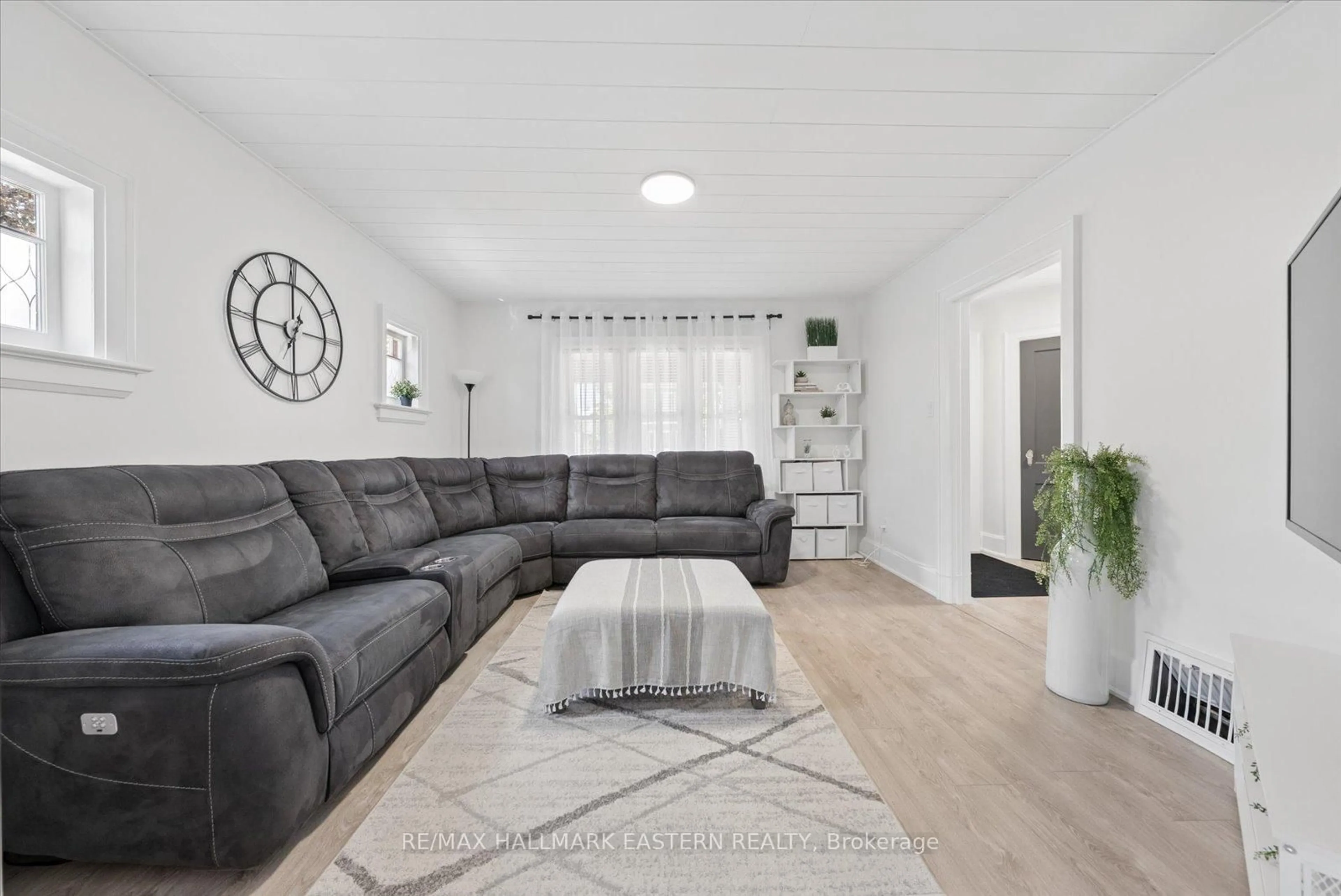 Living room with furniture, unknown for 590 Douglas Ave, Peterborough Ontario K9J 4L1