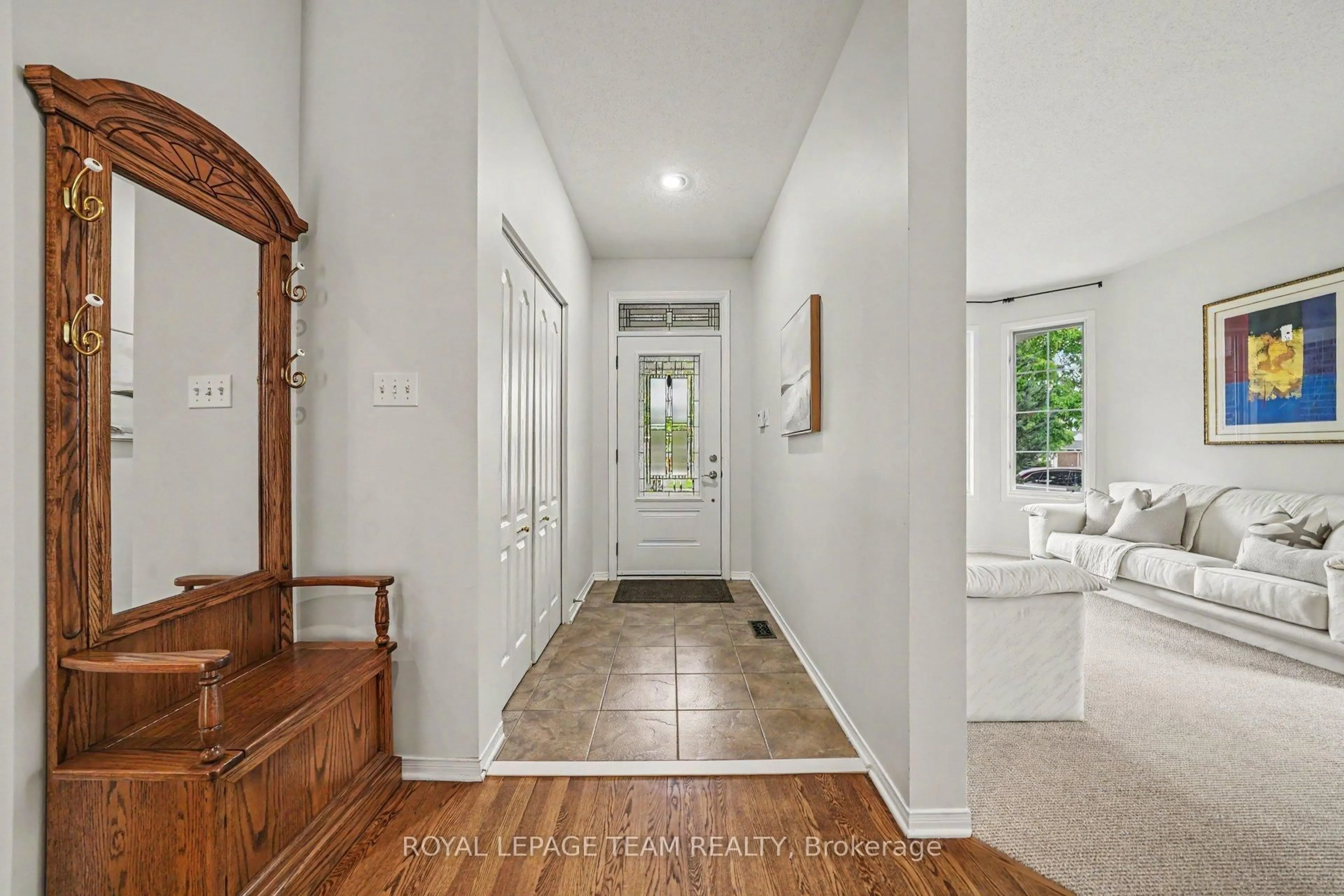 Indoor entryway for 3222 Carriage Hill Pl, Ottawa Ontario K1T 3X5