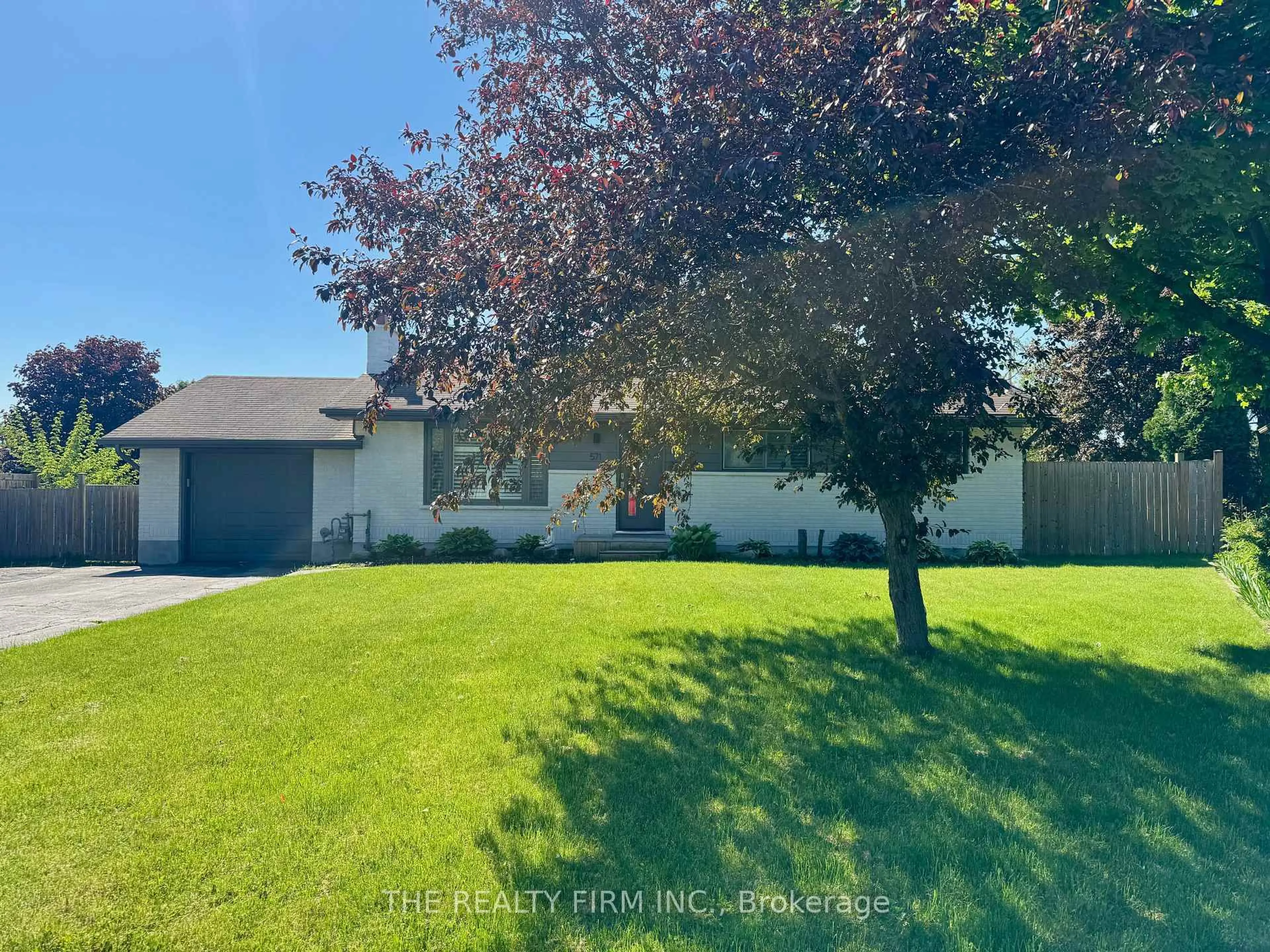 A pic from outside/outdoor area/front of a property/back of a property/a pic from drone, unknown for 571 Everglade Cres, London North Ontario N6H 2W8