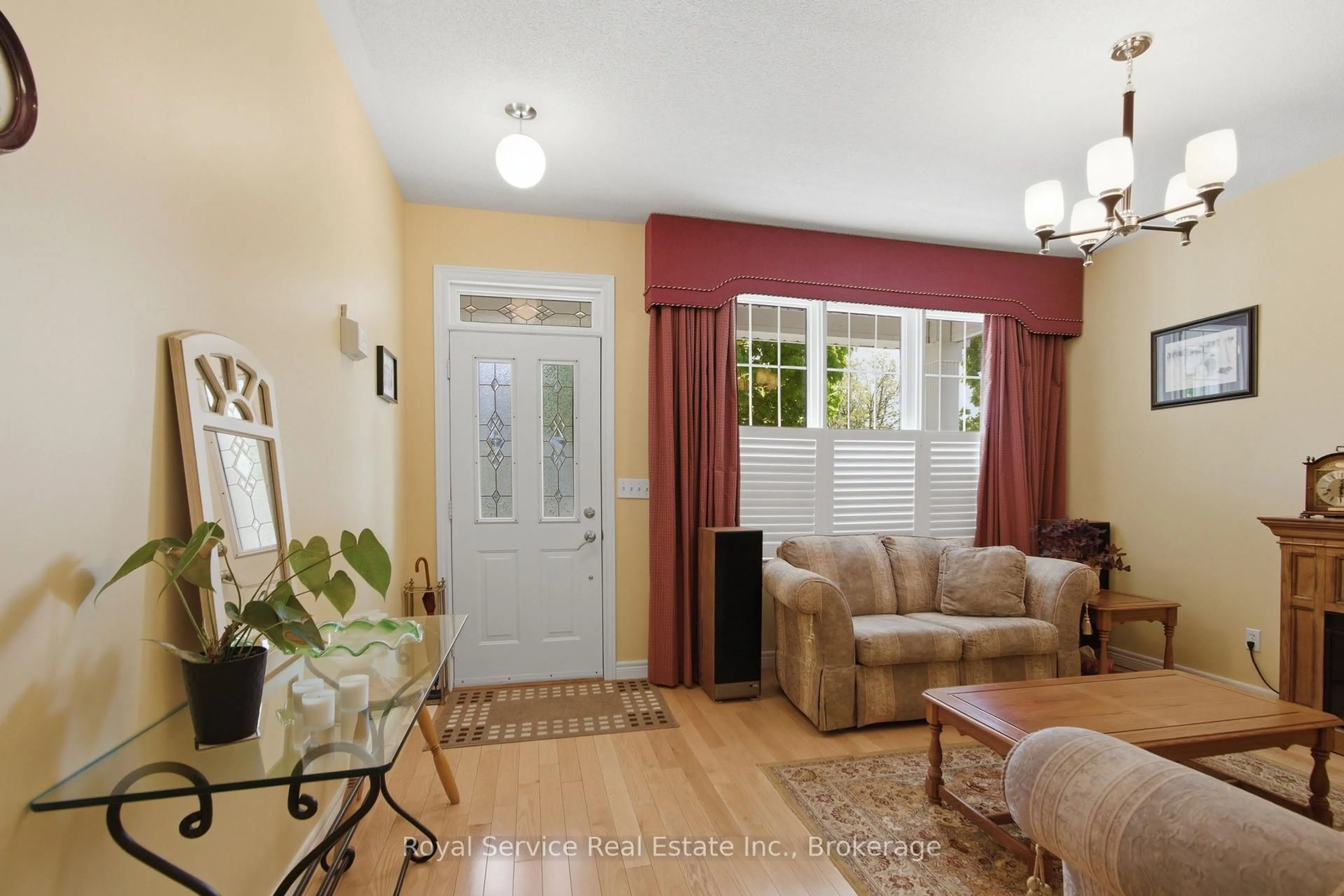 Indoor entryway for 761 Prince of Wales Dr, Cobourg Ontario K9A 5X8