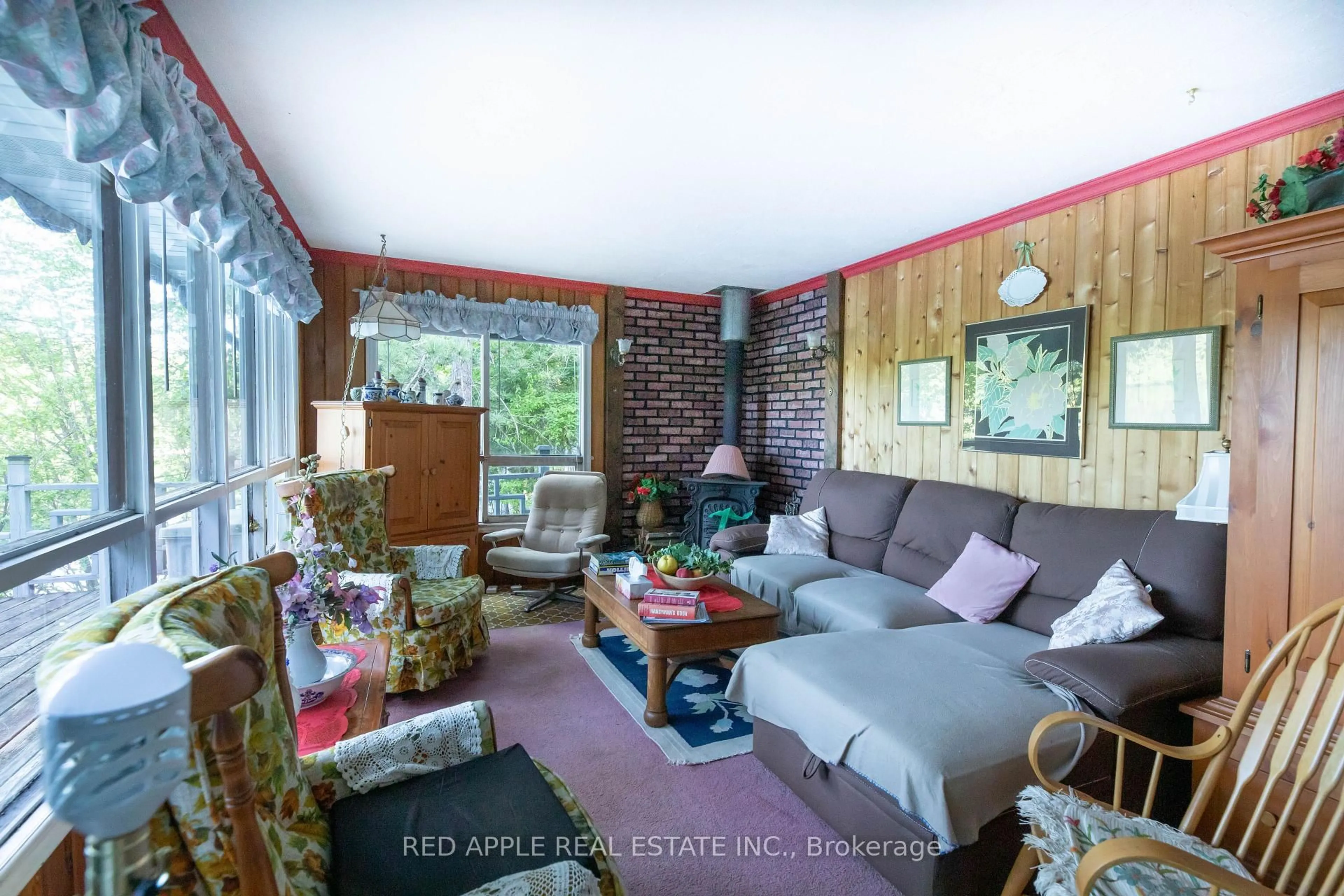 Living room with furniture, unknown for 1004 Bellwood Lane, Lake of Bays Ontario P0B 1A0