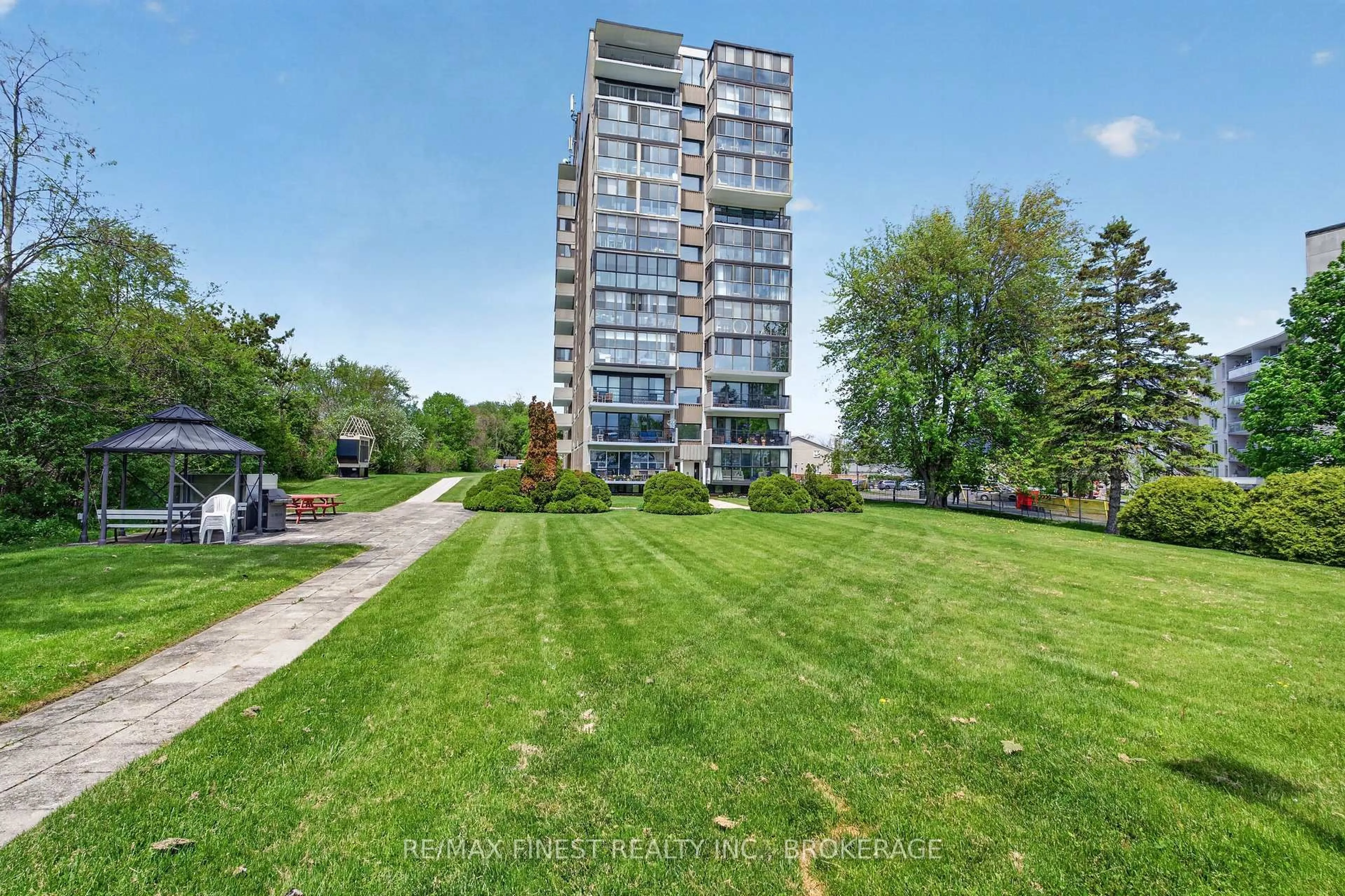 A pic from outside/outdoor area/front of a property/back of a property/a pic from drone, unknown for 2 Mowat Ave #206, Kingston Ontario K7M 1K1