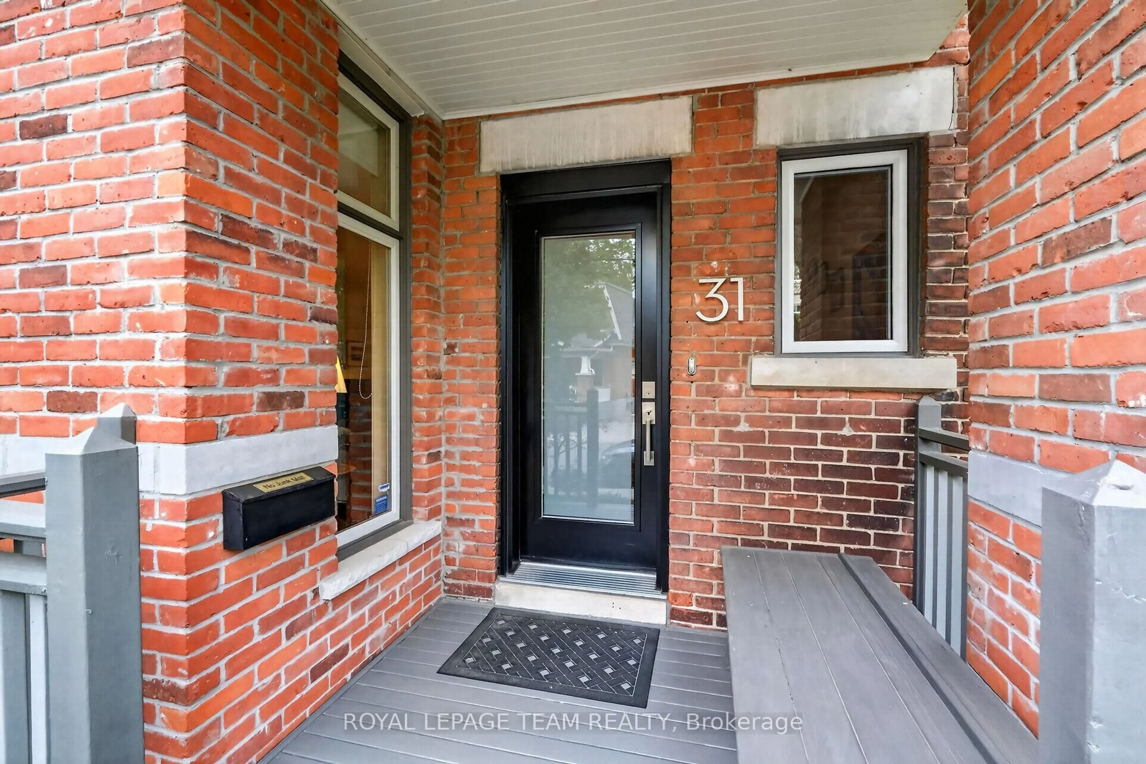 Indoor entryway for 31 Wendover Ave, Ottawa Ontario K1S 4Z6