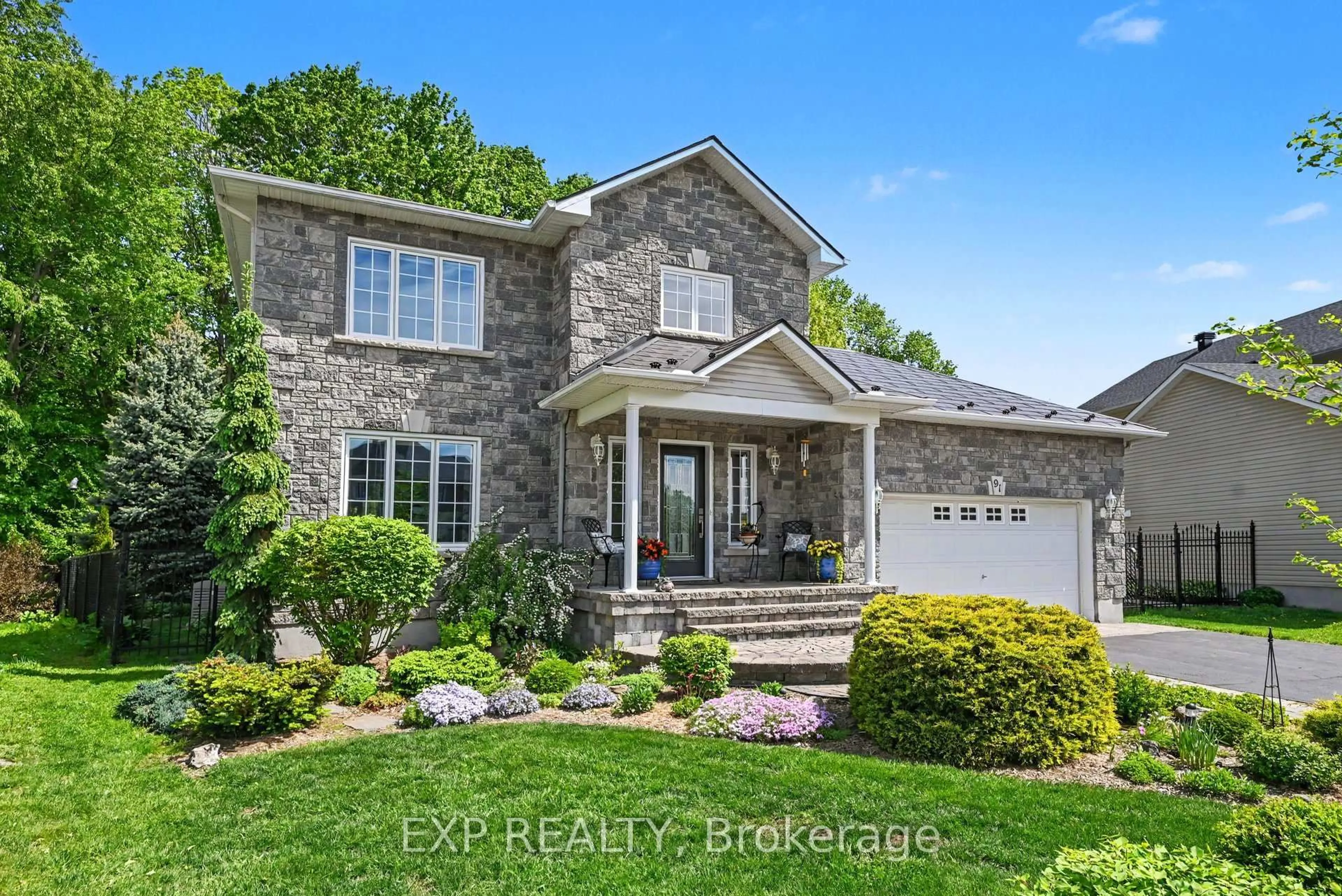 Home with brick exterior material, unknown for 91 Rembrandt Dr, Russell Ontario K0A 1W0