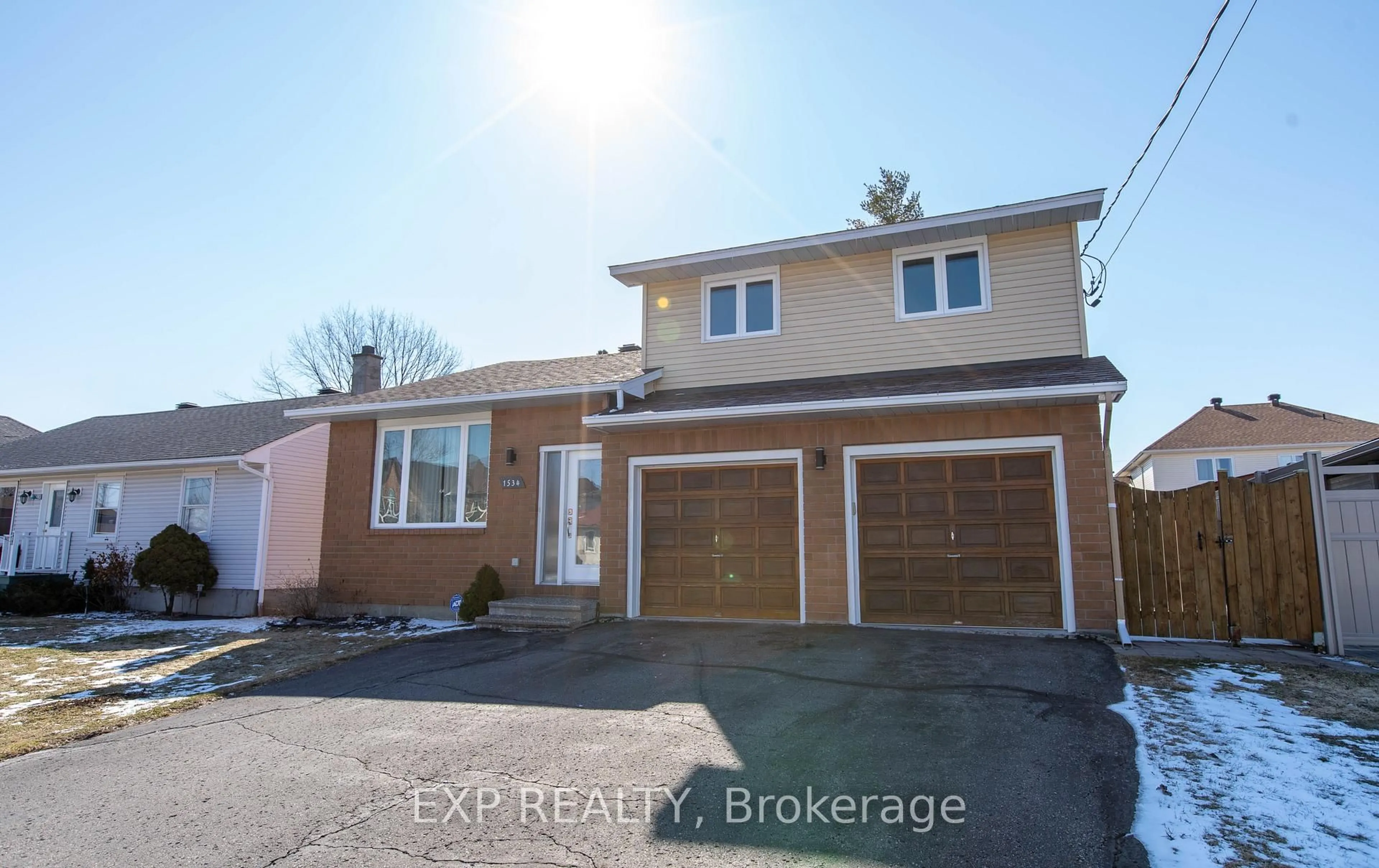 A pic from outside/outdoor area/front of a property/back of a property/a pic from drone, street for 1534 Rosebella Ave, Ottawa Ontario K1T 1E8