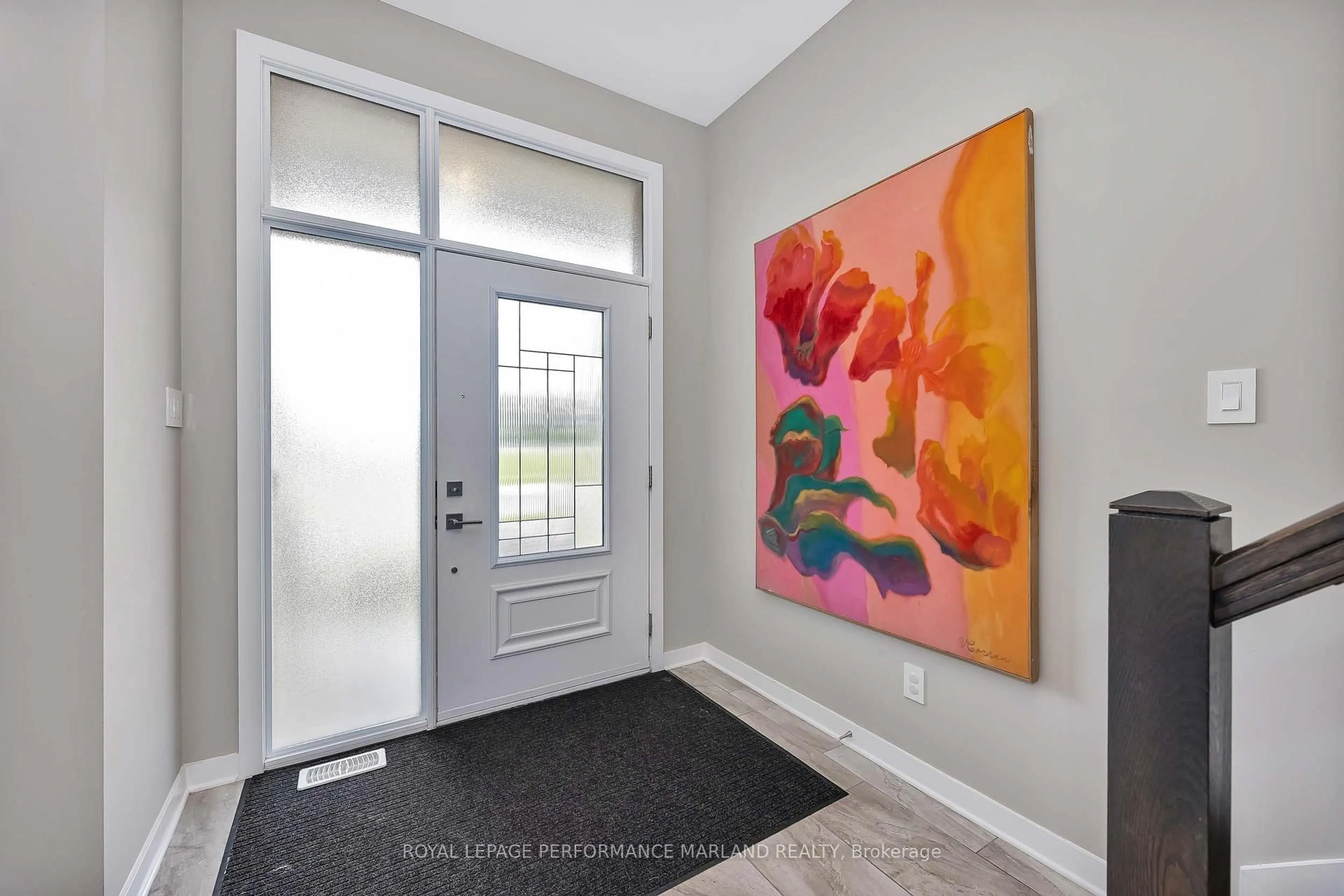 Indoor entryway for 462 Codds Rd, Ottawa Ontario K1K 3X3