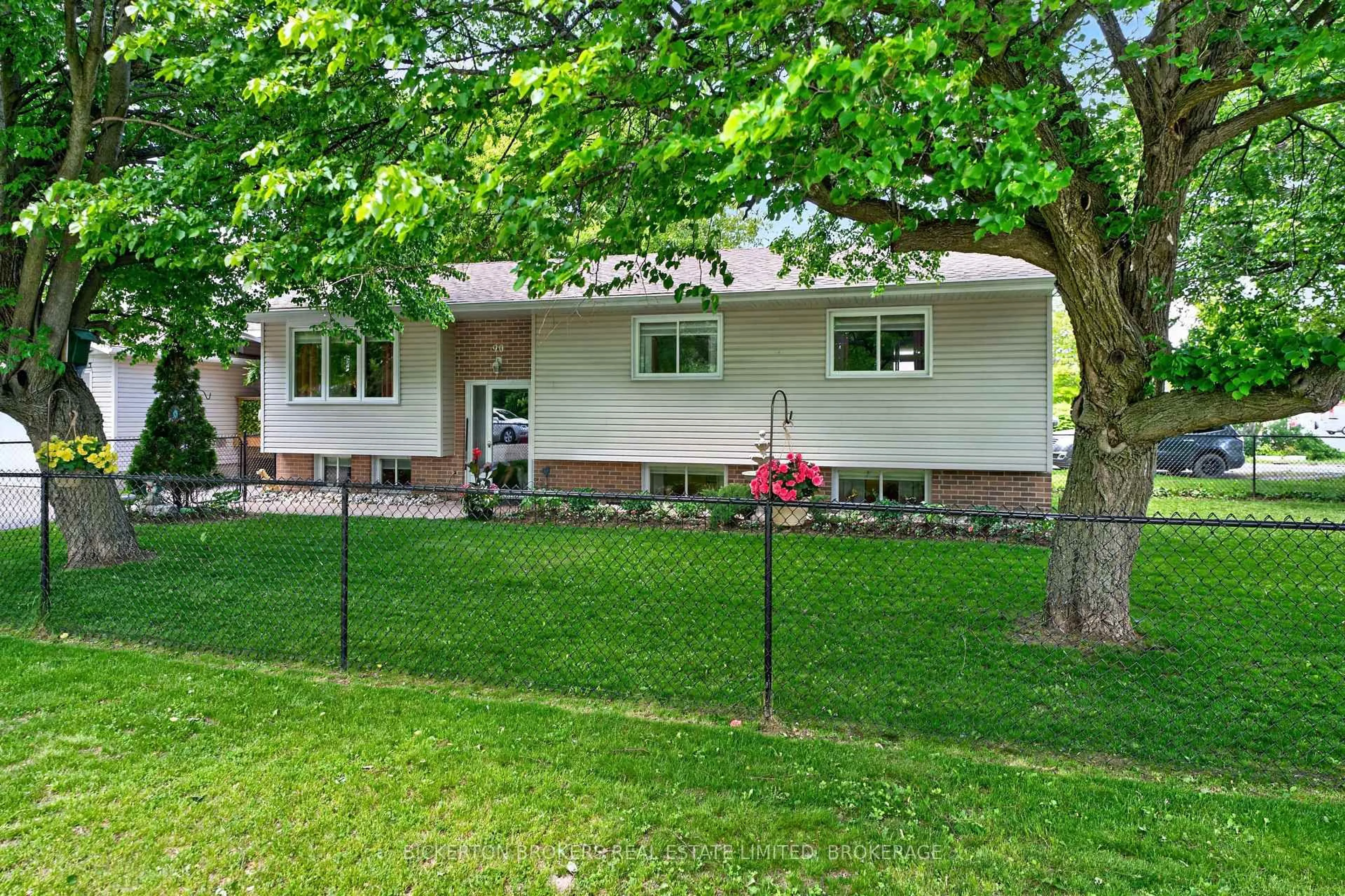 Home with vinyl exterior material, street for 90 Ann St, Gananoque Ontario K7G 1Z3