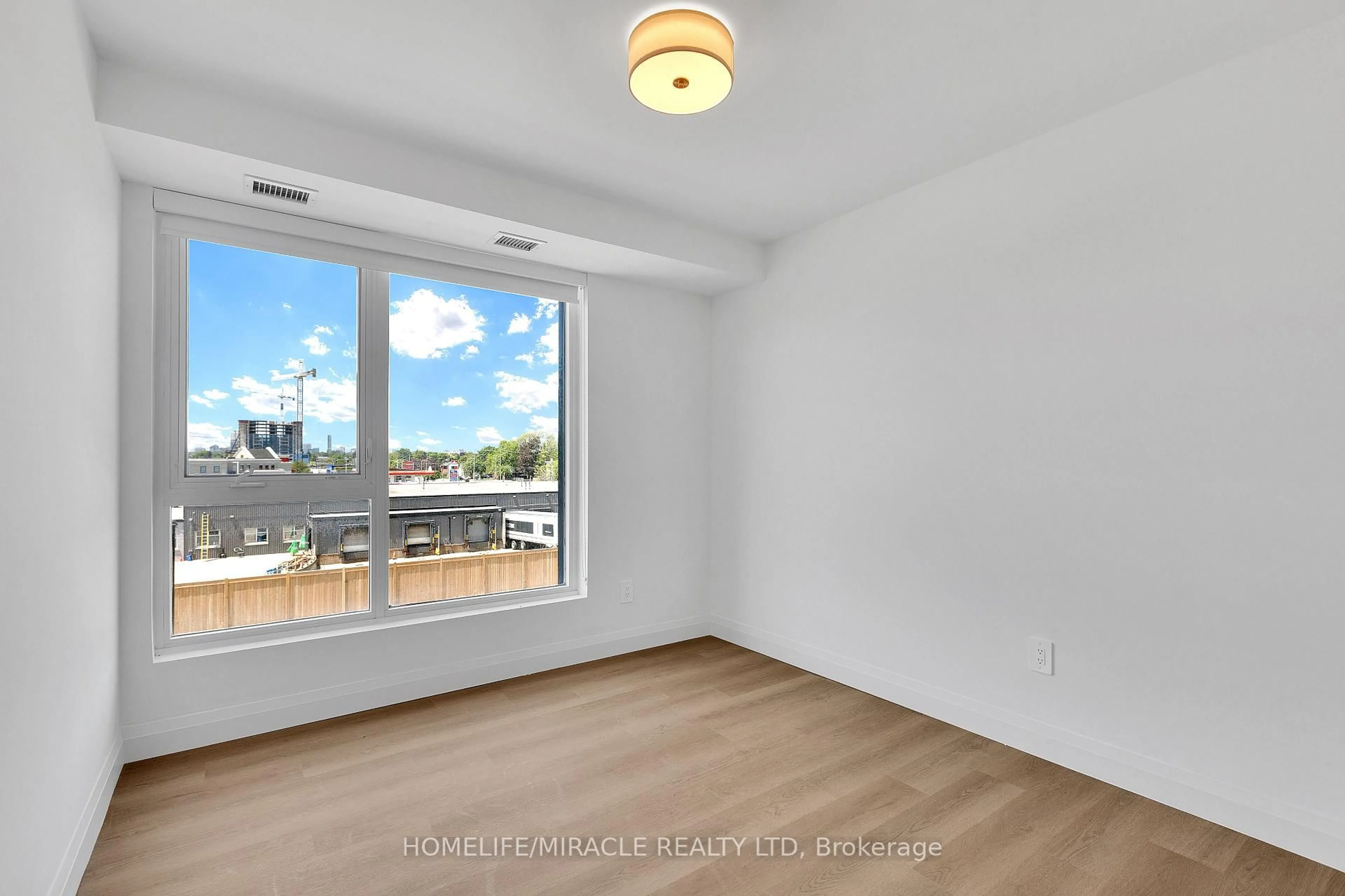 A pic of a room for 1333 Weber St, Kitchener Ontario N2A 1C2