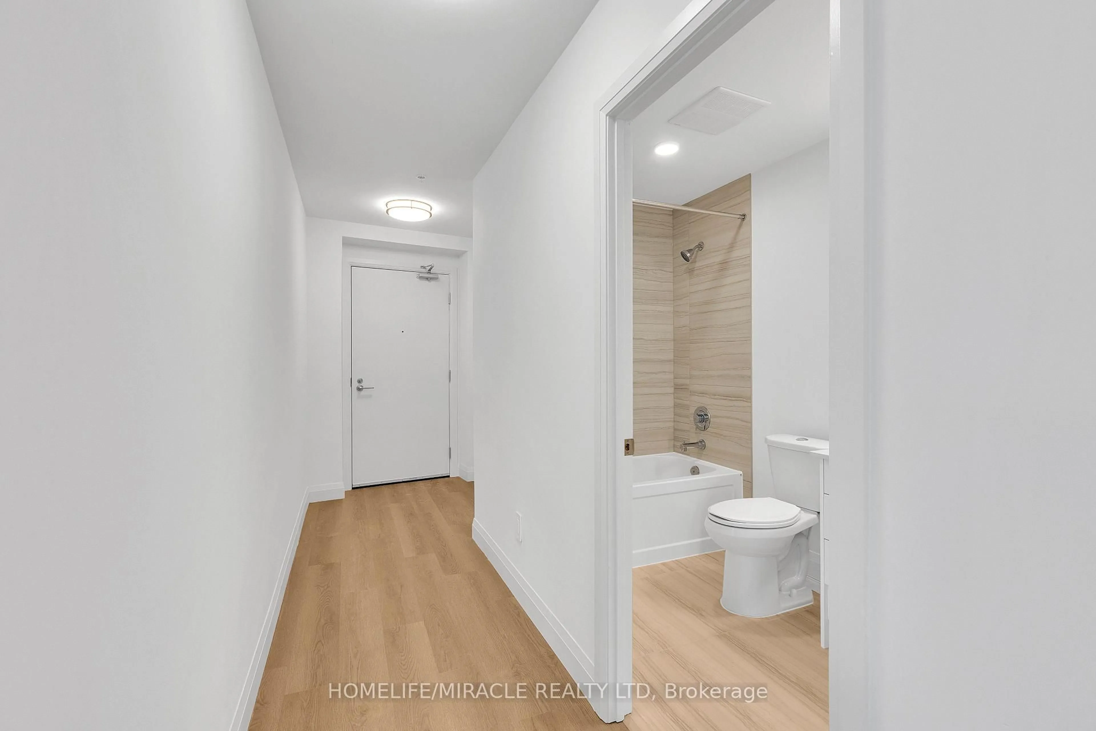 Standard bathroom, unknown for 1333 Weber St, Kitchener Ontario N2A 1C2