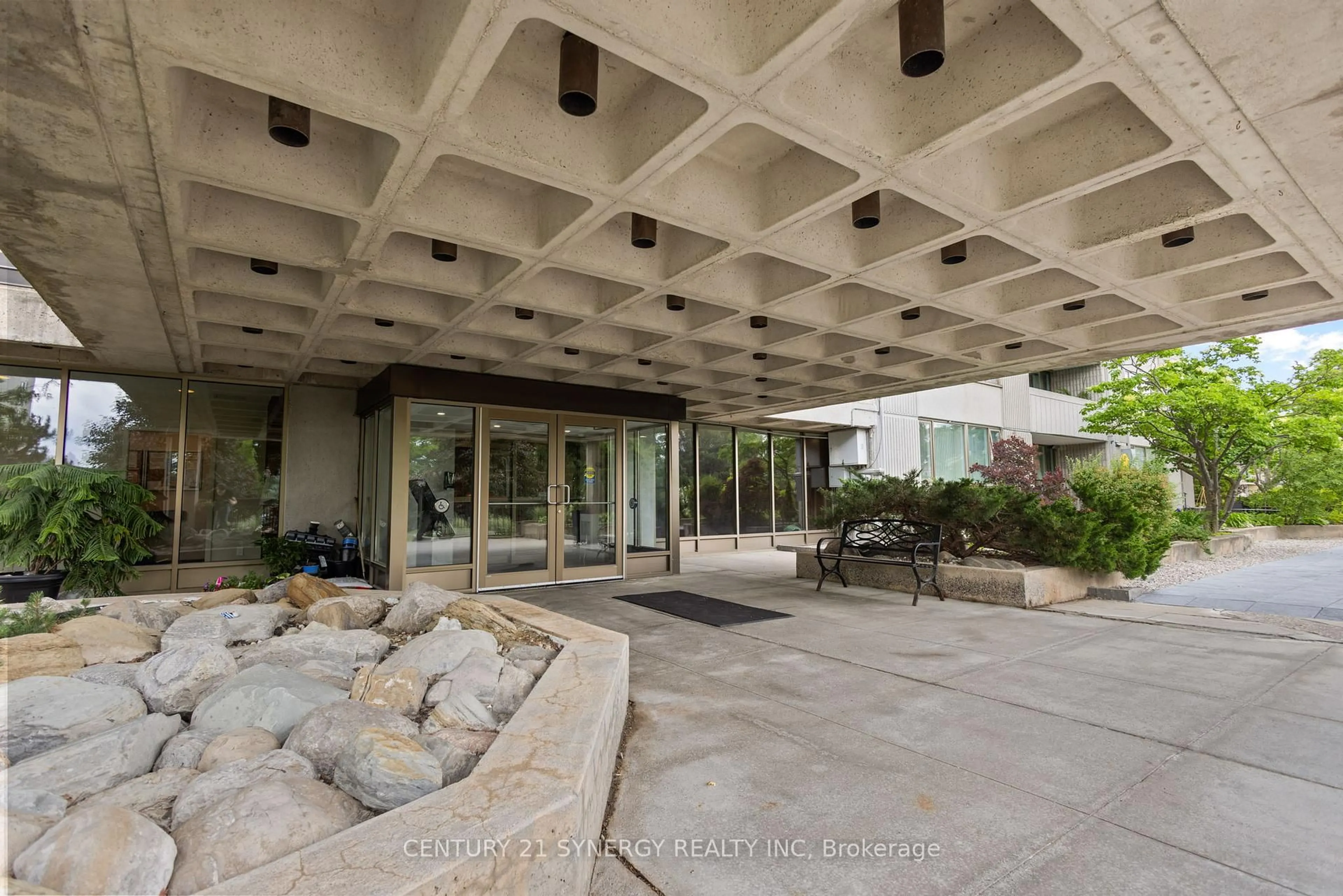 Patio, building for 2625 Regina St #107, Ottawa Ontario K2B 5W8