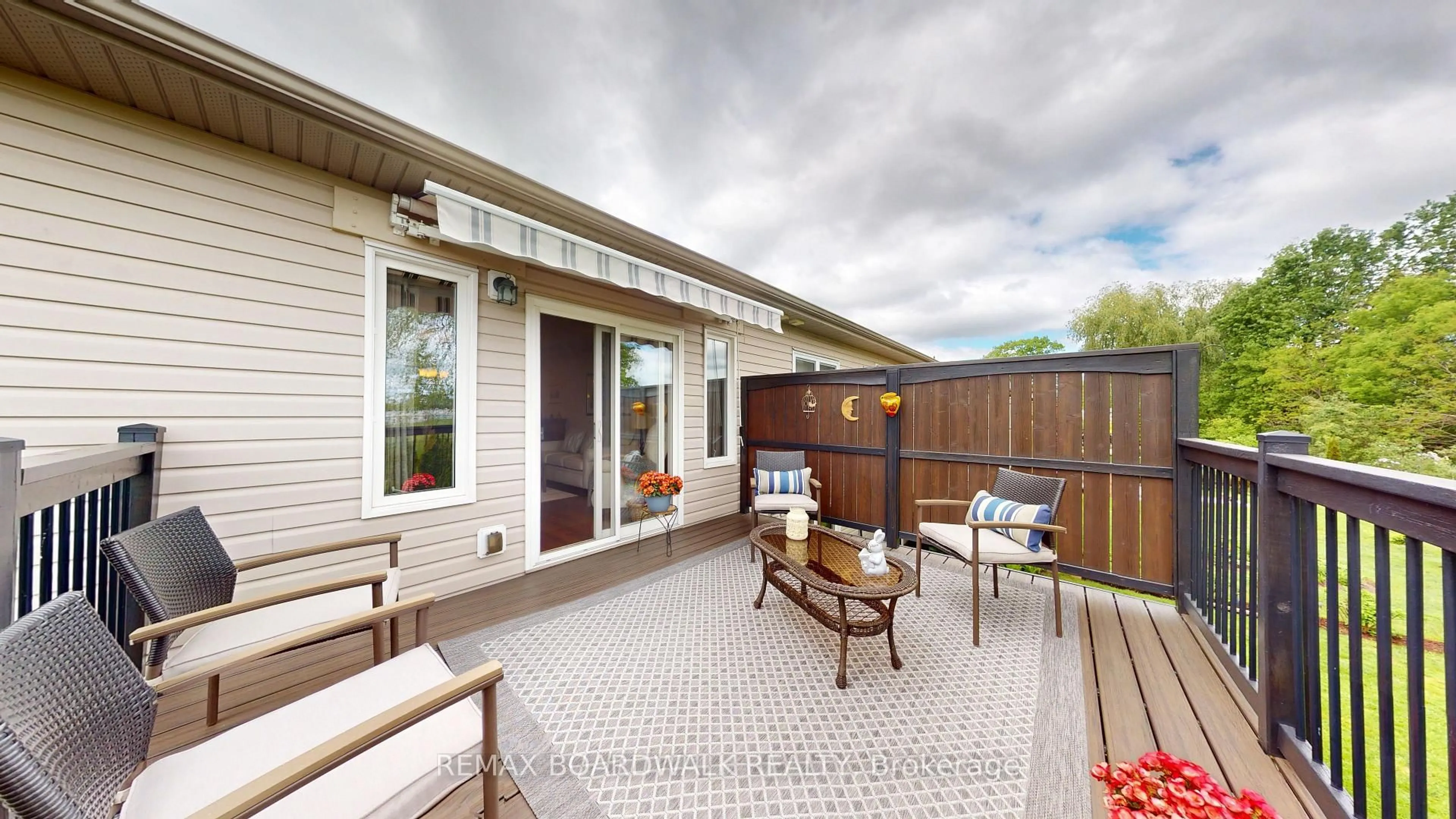 Patio, street for 19A Centre St, Brockville Ontario K6V 5S6