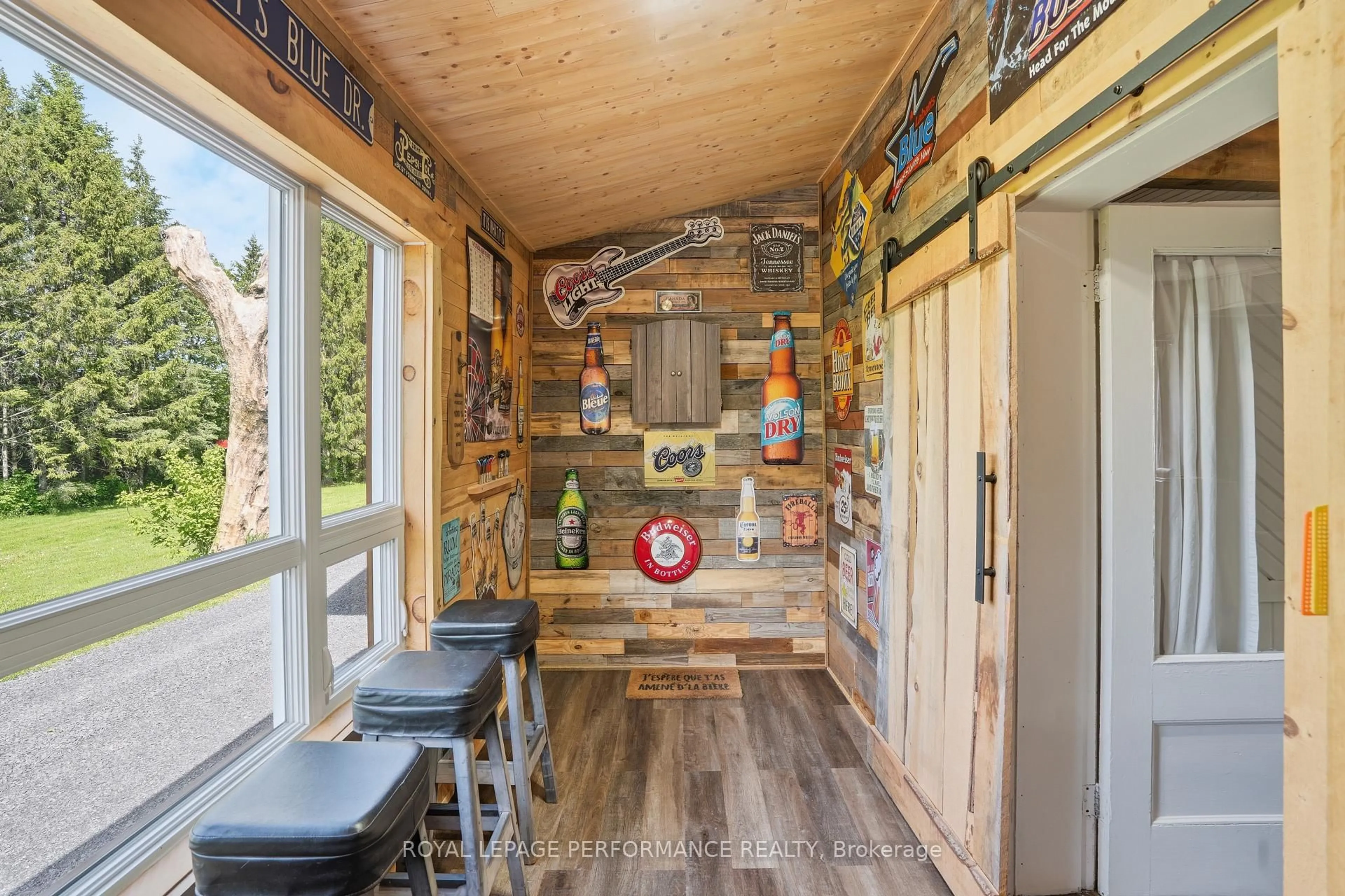 Indoor entryway for 961 Boundary Rd, Alfred and Plantagenet Ontario K0B 1C0
