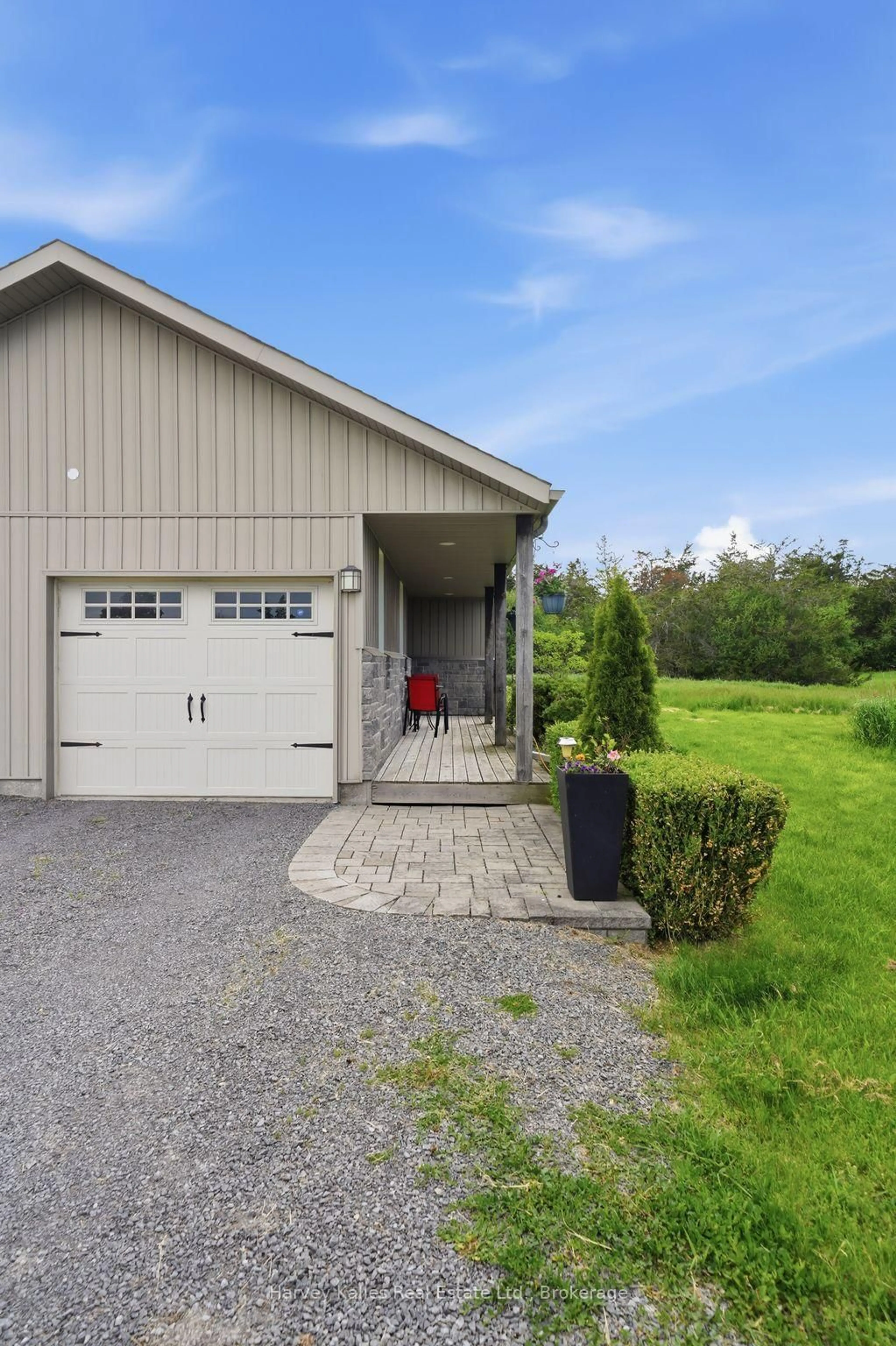 Indoor garage for 196 Jericho Rd, Prince Edward County Ontario K0K 1W0