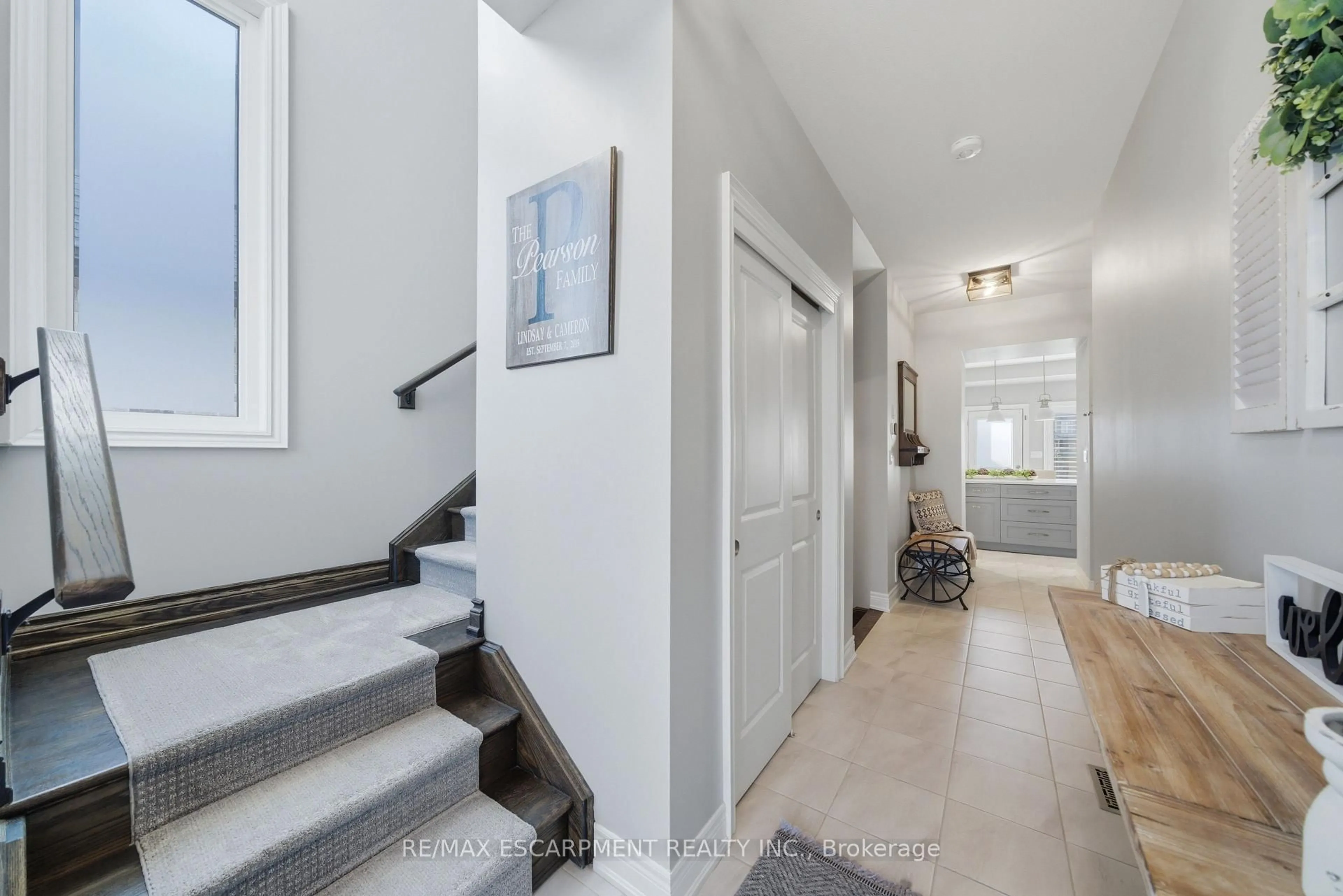 Indoor entryway for 8 MYRTLE St, Pelham Ontario L0S 1E6