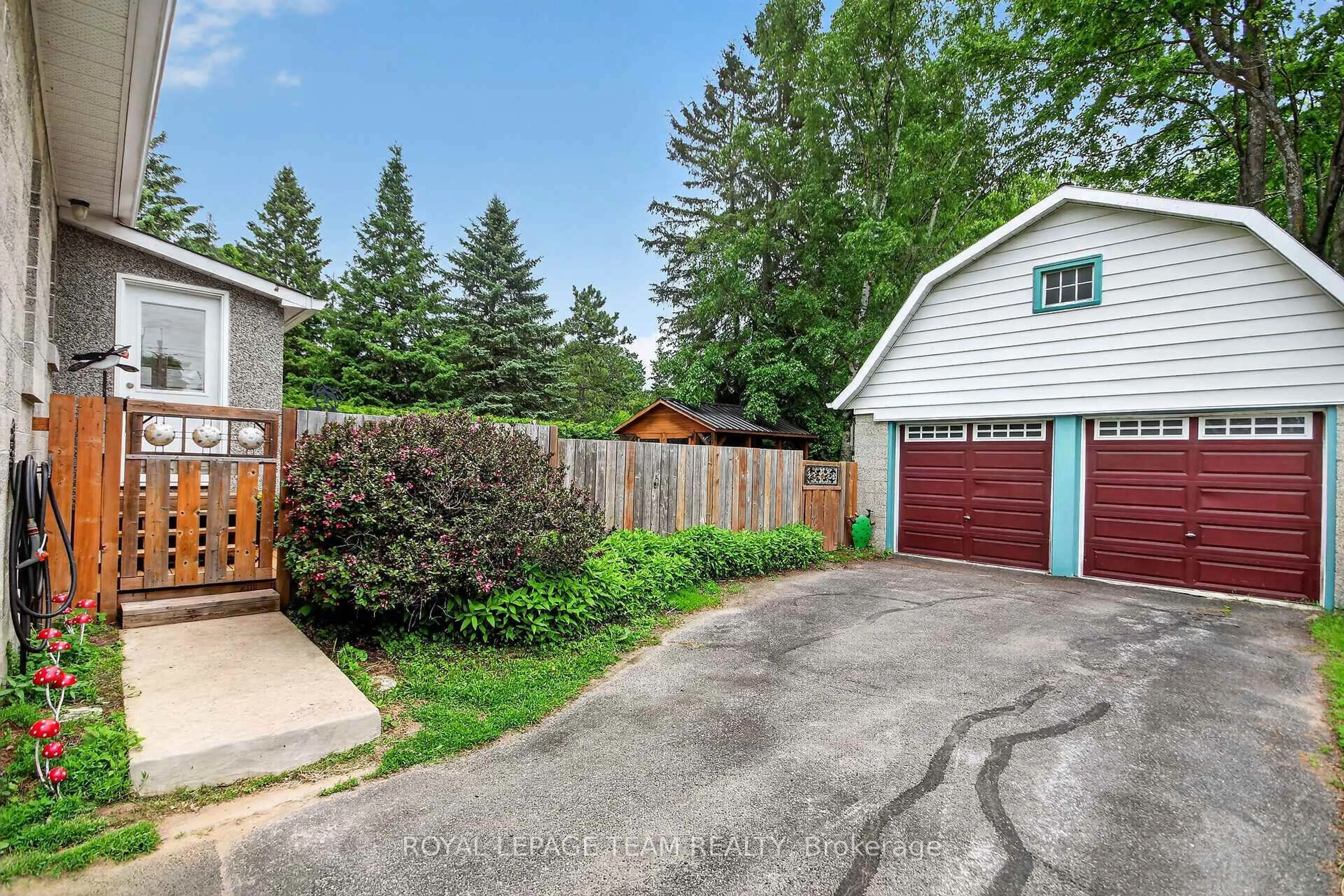 A pic from outside/outdoor area/front of a property/back of a property/a pic from drone, street for 94 Strachan St, Richmond Ontario K0A 2Z0