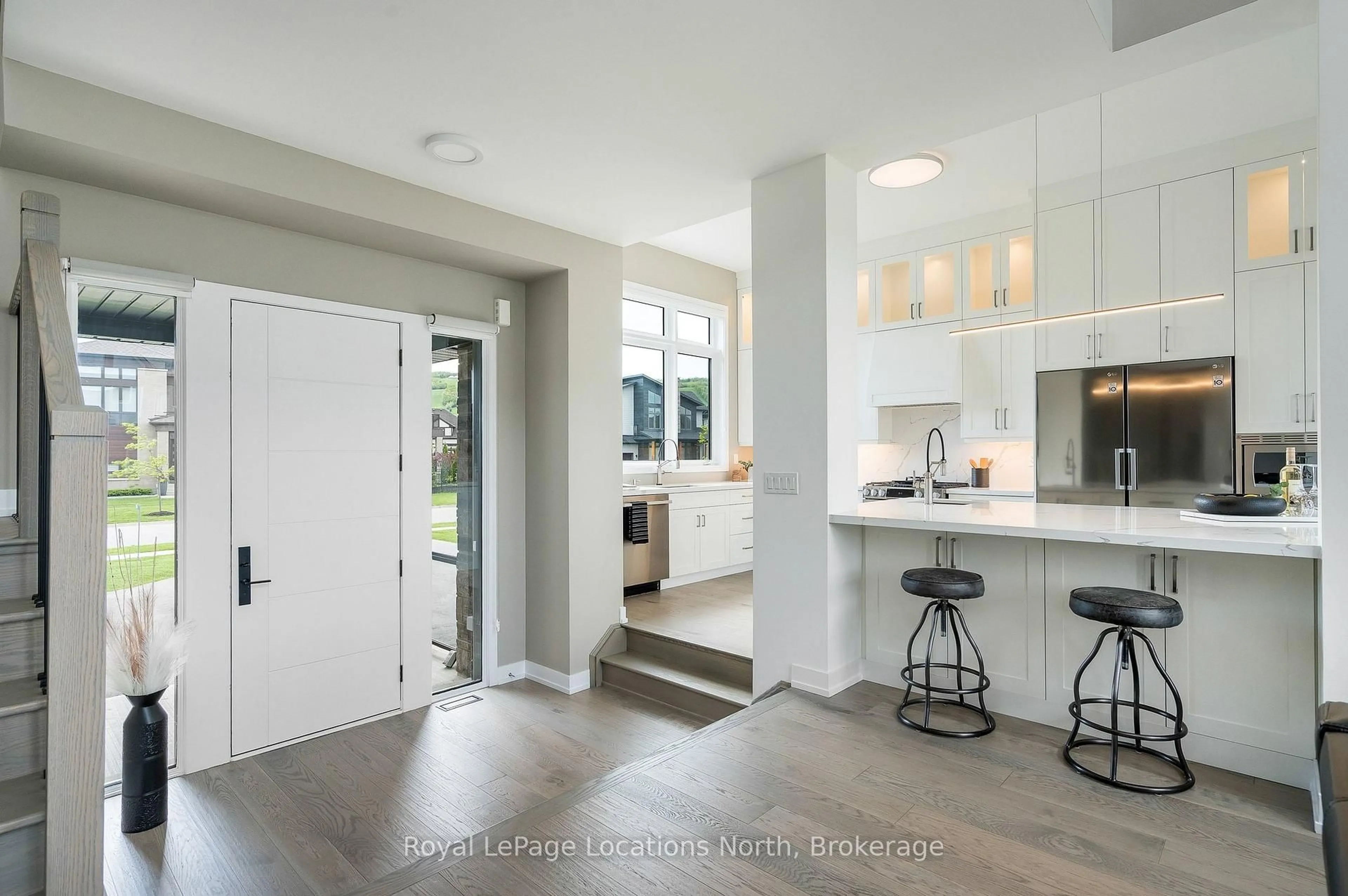 Open concept kitchen, ceramic/tile floor for 116 Stoneleigh Dr, Blue Mountains Ontario L9Y 4X5