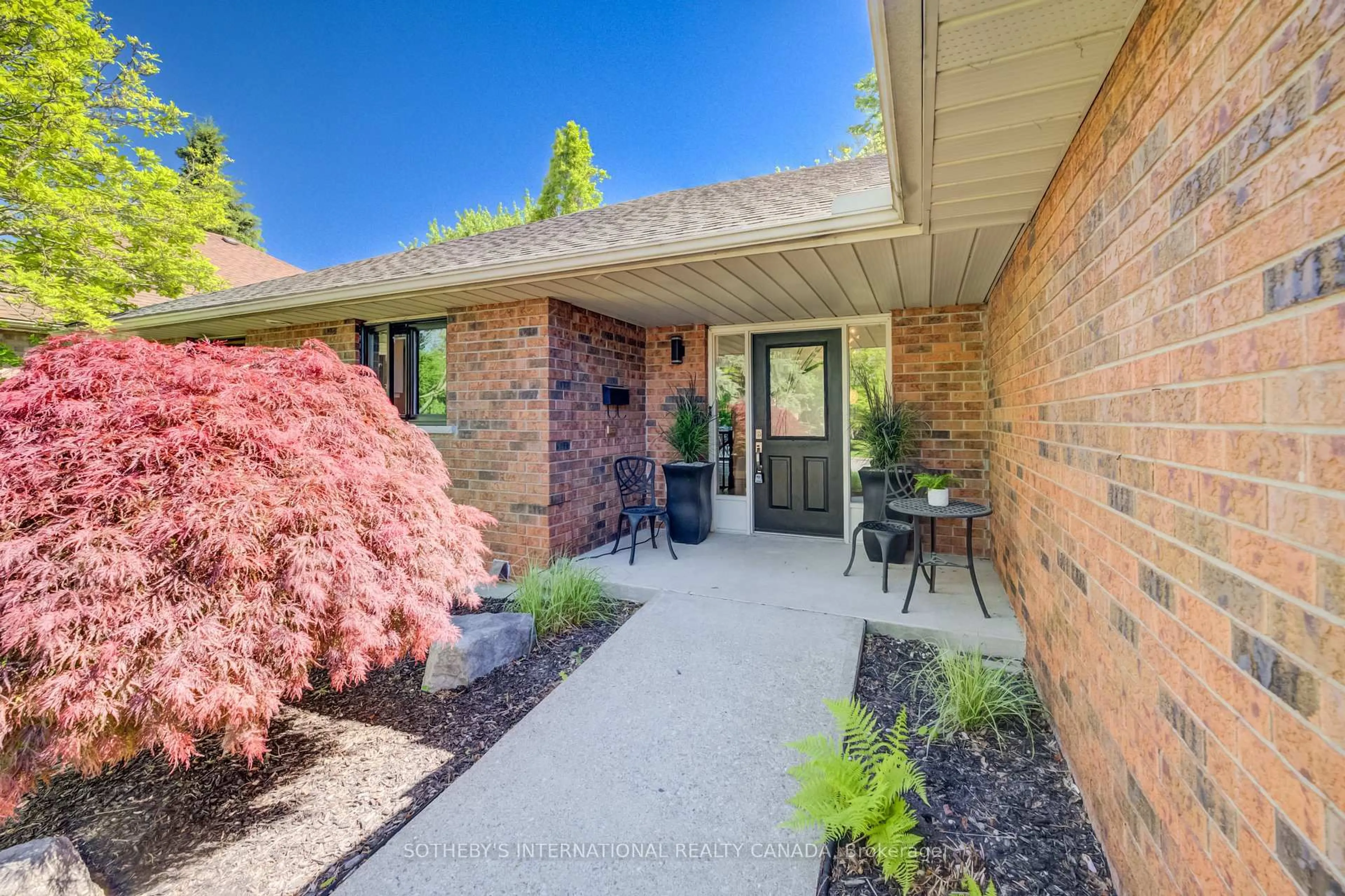 Home with brick exterior material, street for 304 Auburn Dr, Waterloo Ontario N2K 3K5