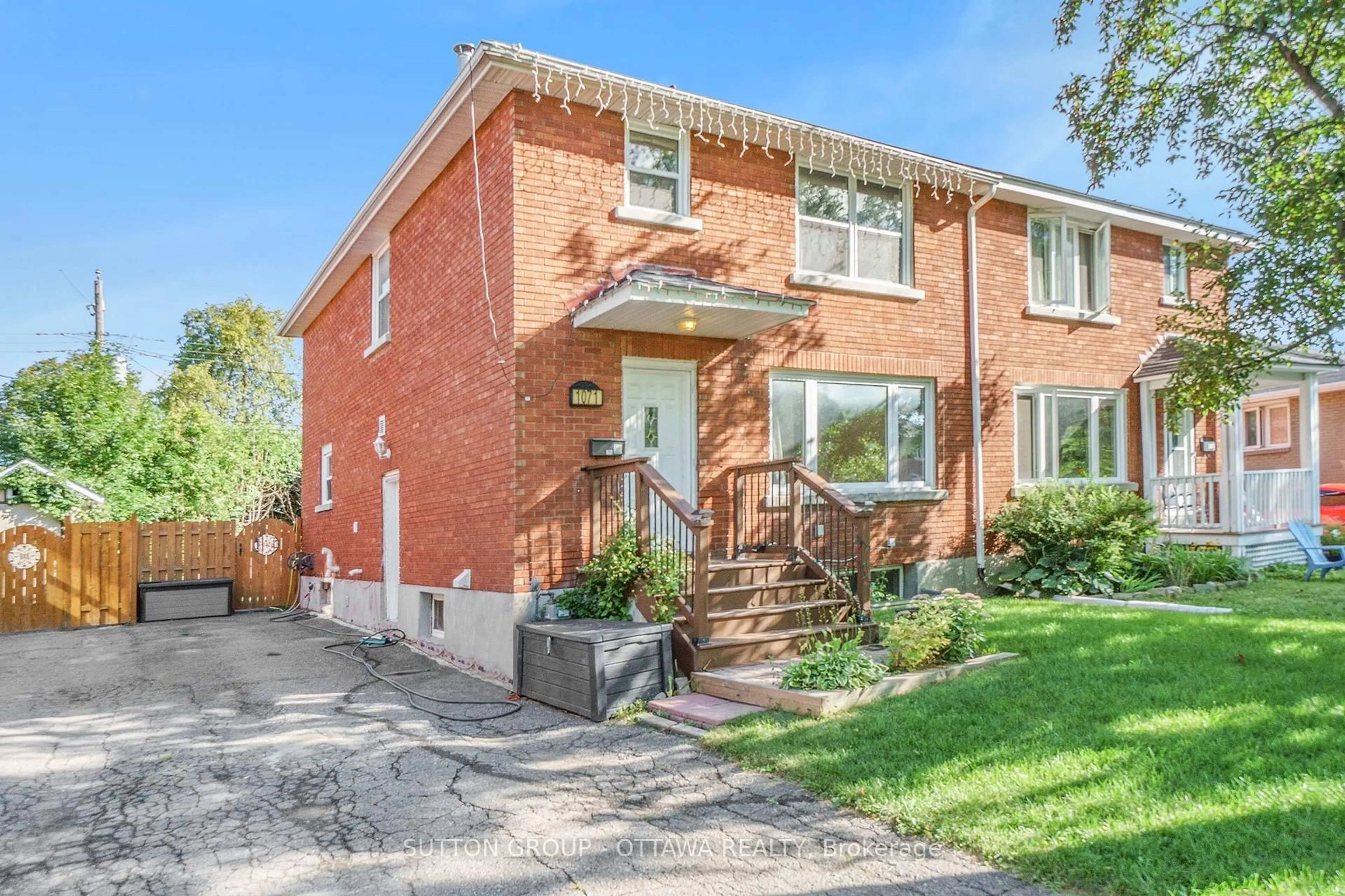 Home with brick exterior material, street for 1071 Aldea Ave, Ottawa Ontario K1H 8B8