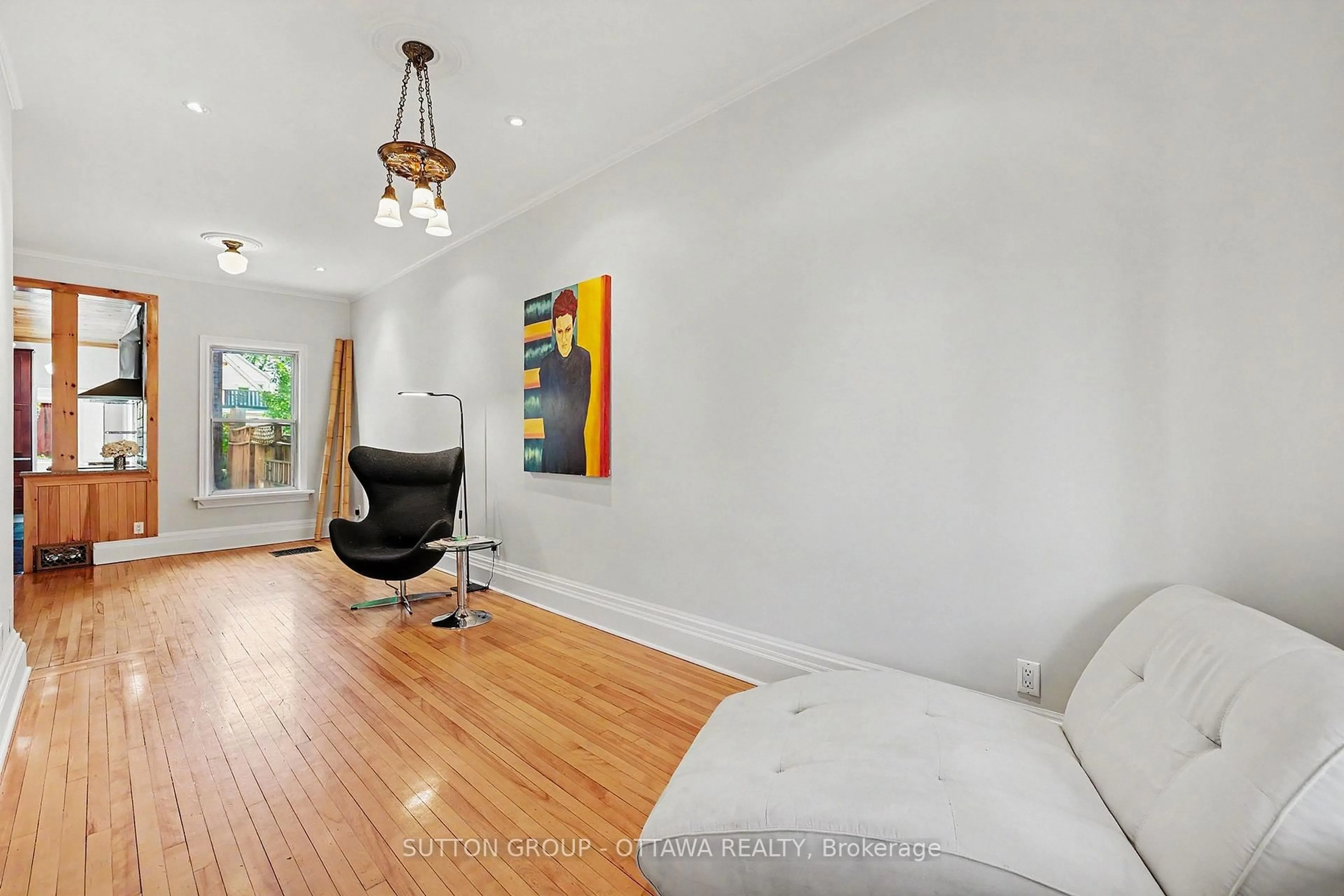 Living room with furniture, unknown for 279 Cambridge St, Ottawa Ontario K1R 7B1