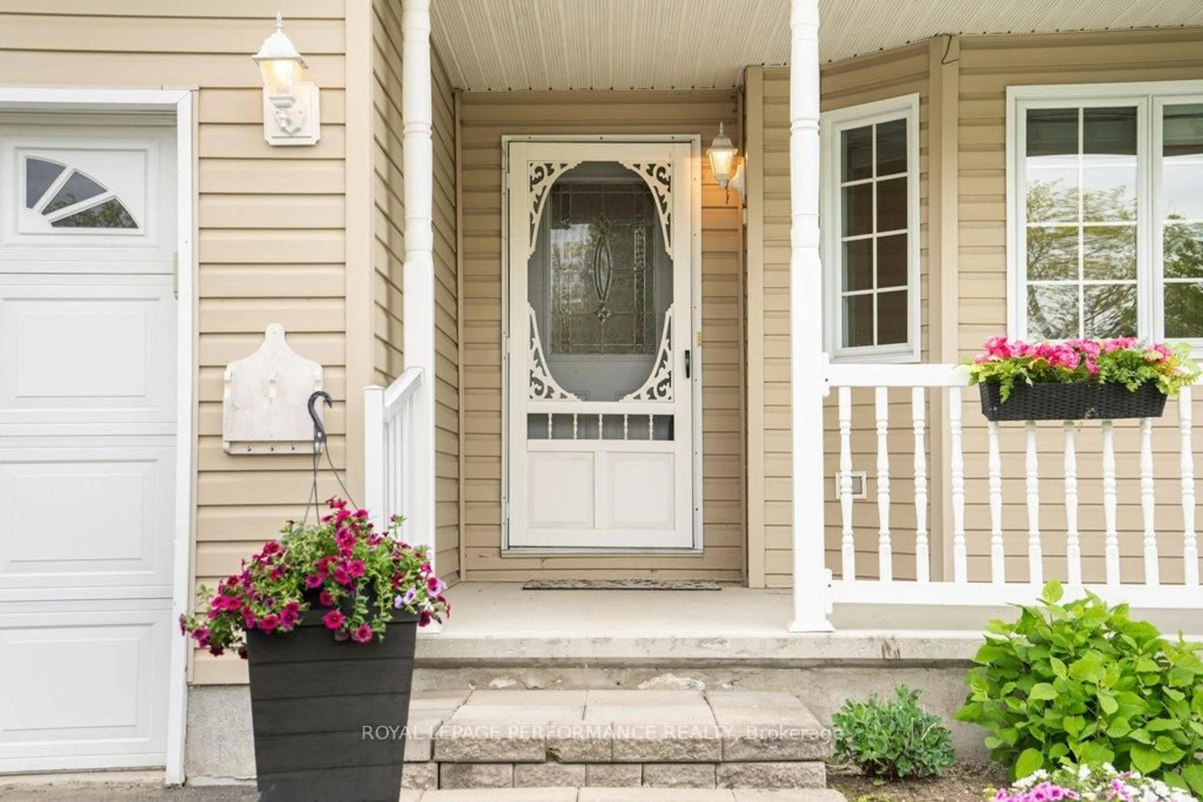 Indoor entryway for 1008 Ada Barrington Private, Ottawa Ontario K4P 0A7