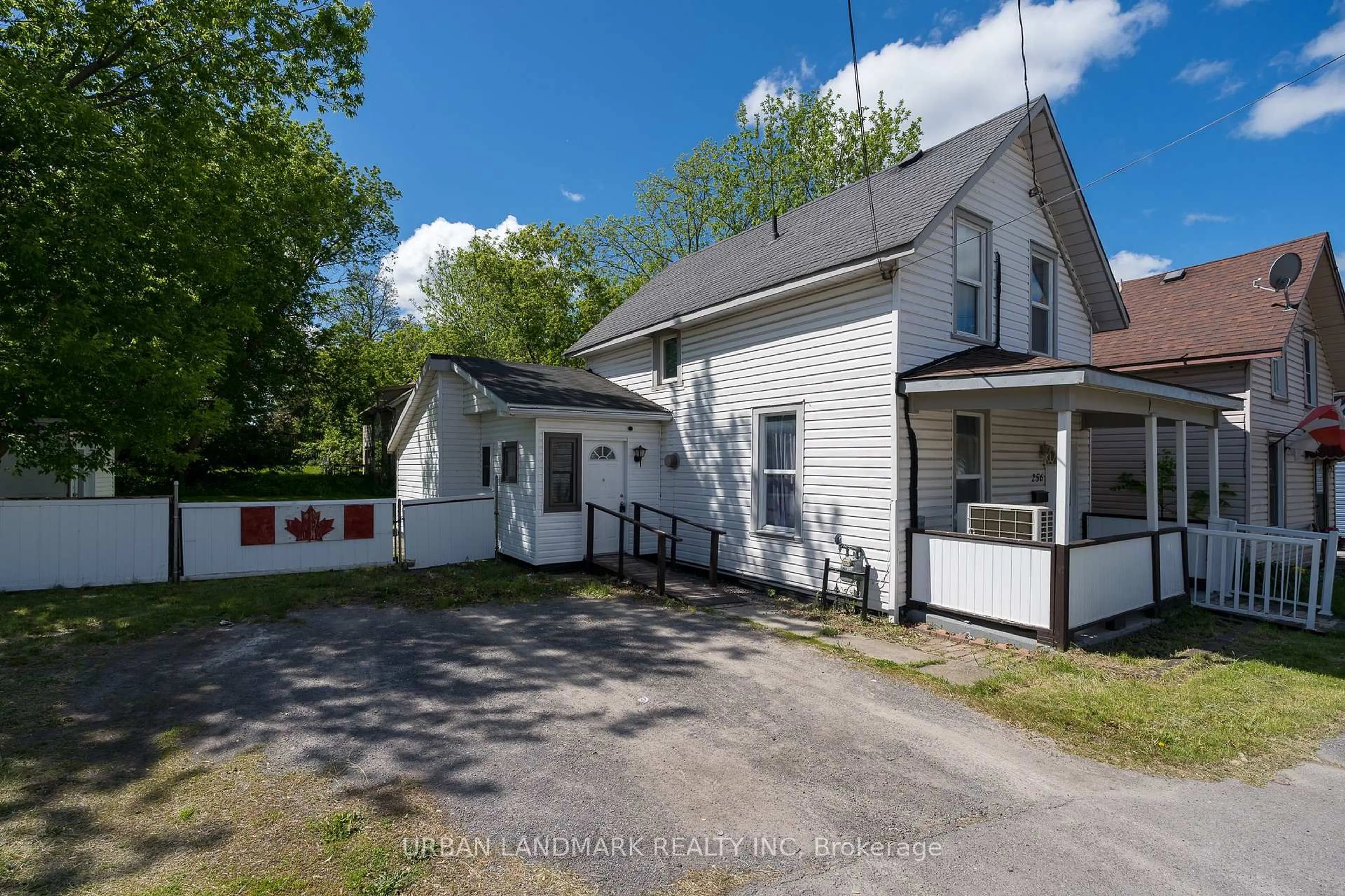 A pic from outside/outdoor area/front of a property/back of a property/a pic from drone, street for 256 Dundas St, Deseronto Ontario K0K 1X0