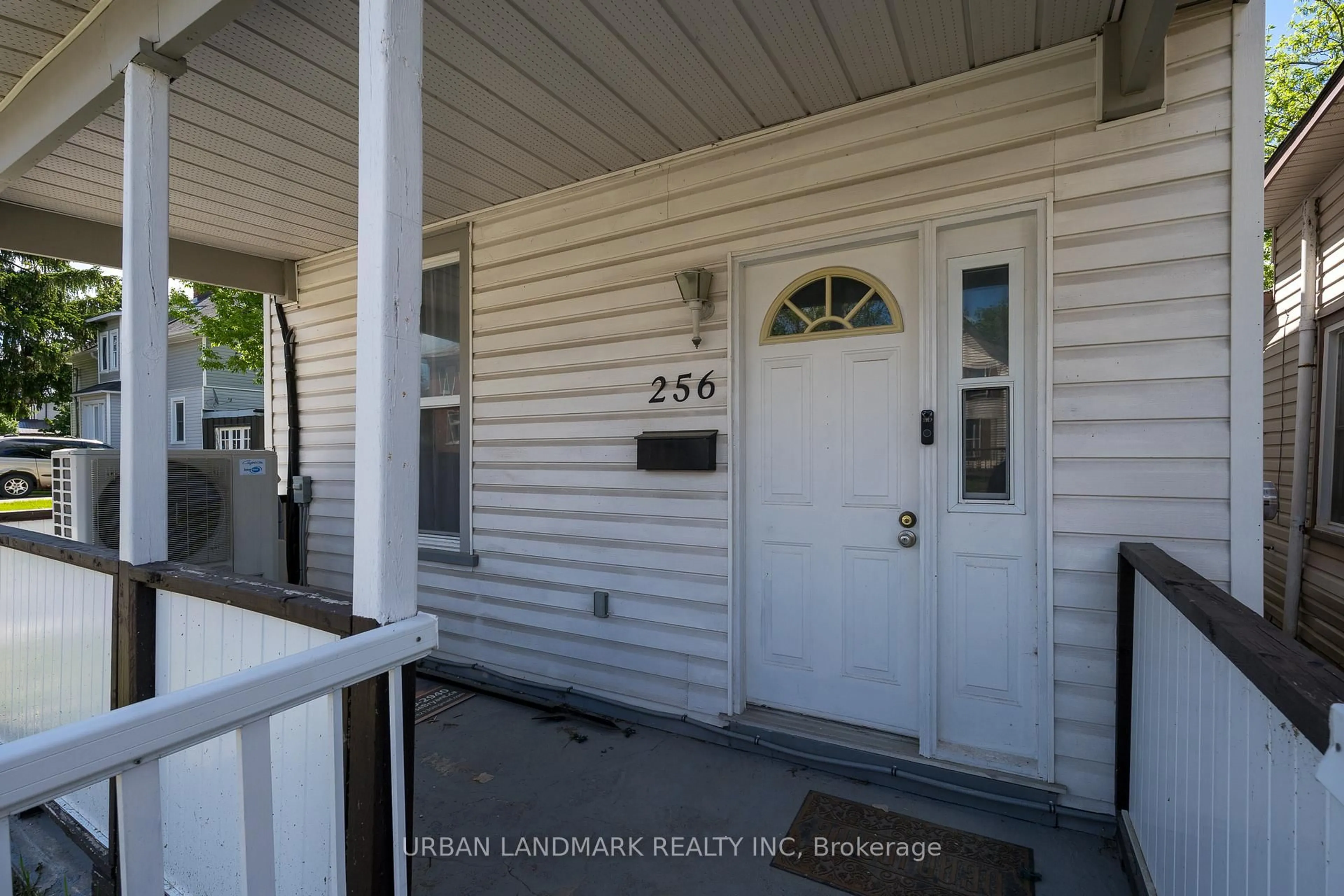 Indoor entryway for 256 Dundas St, Deseronto Ontario K0K 1X0