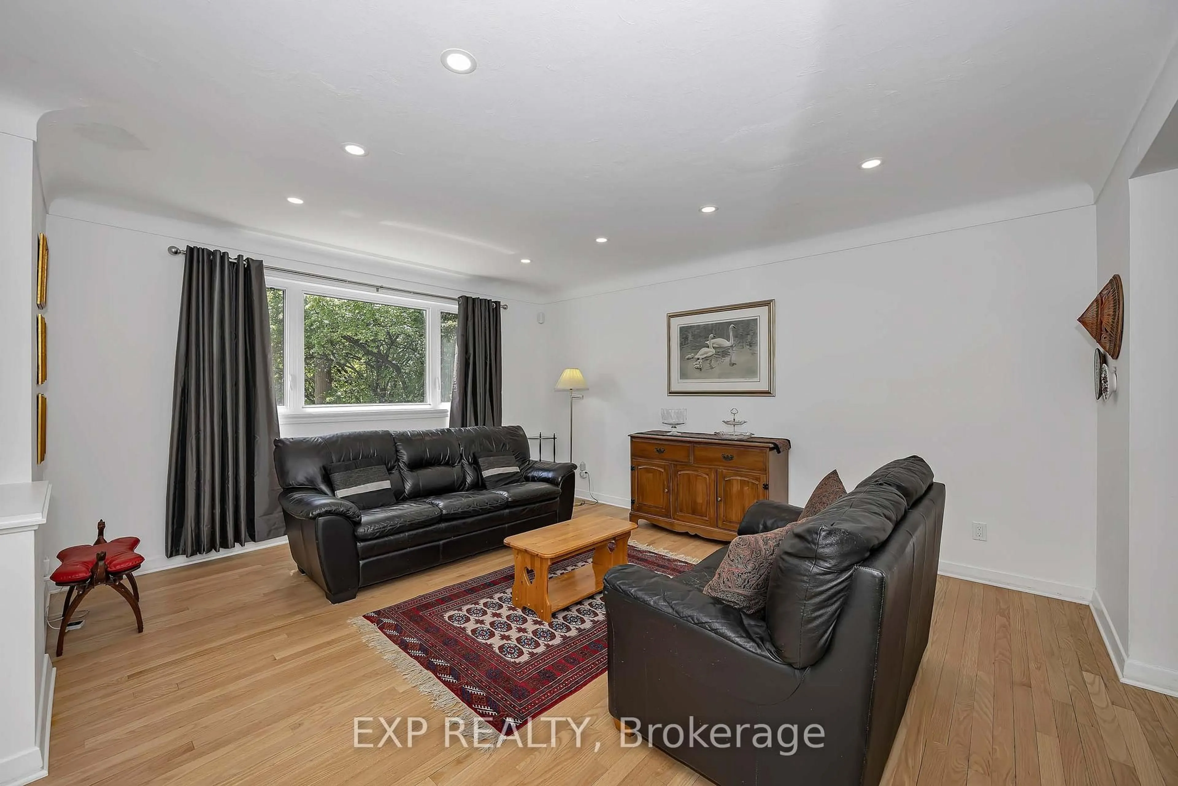 Living room with furniture, unknown for 707 Roosevelt Ave, Ottawa Ontario K2A 2A8